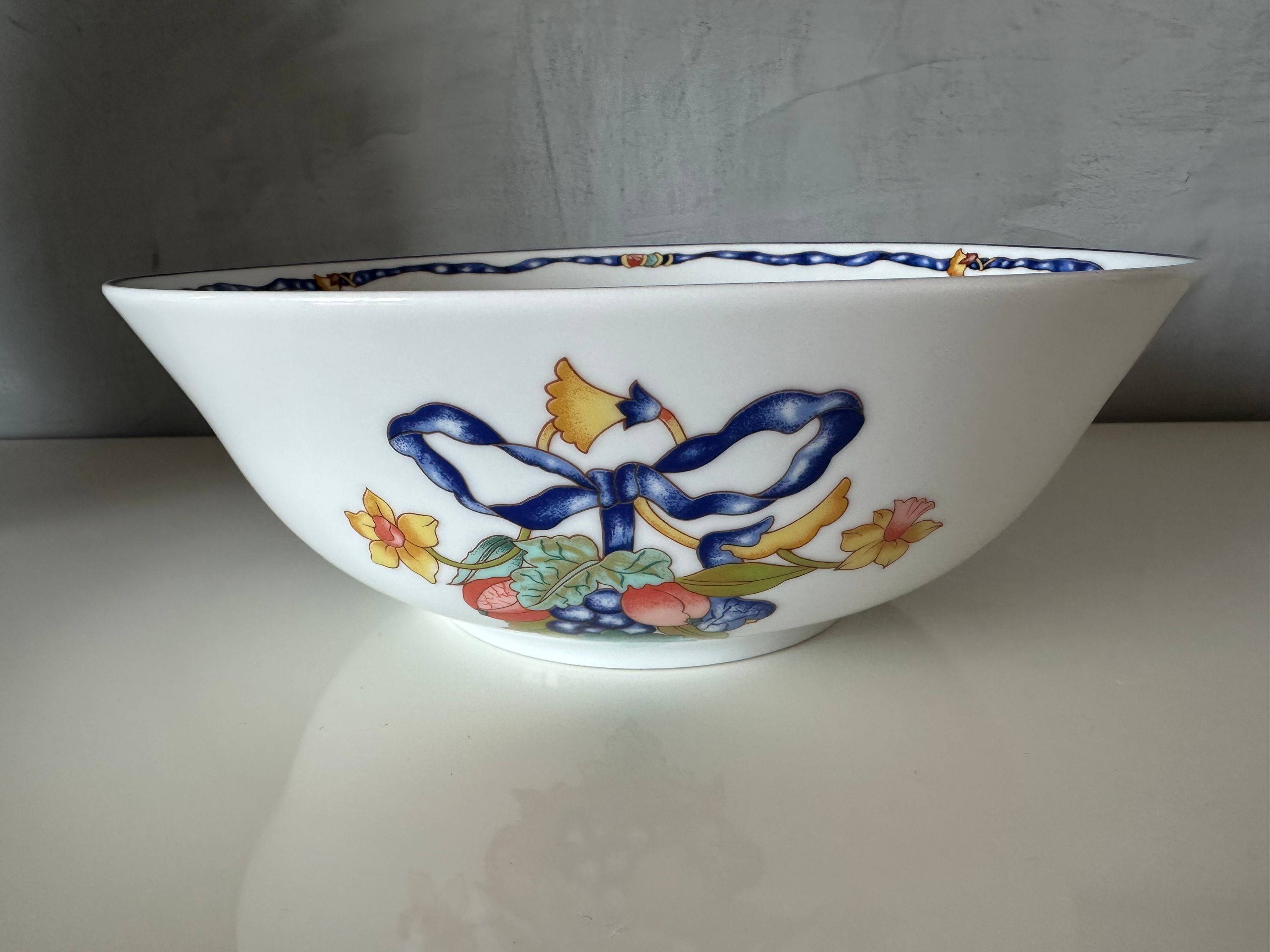 Vends très grand saladier Borghese des porcelaines Bernardaud, état neuf