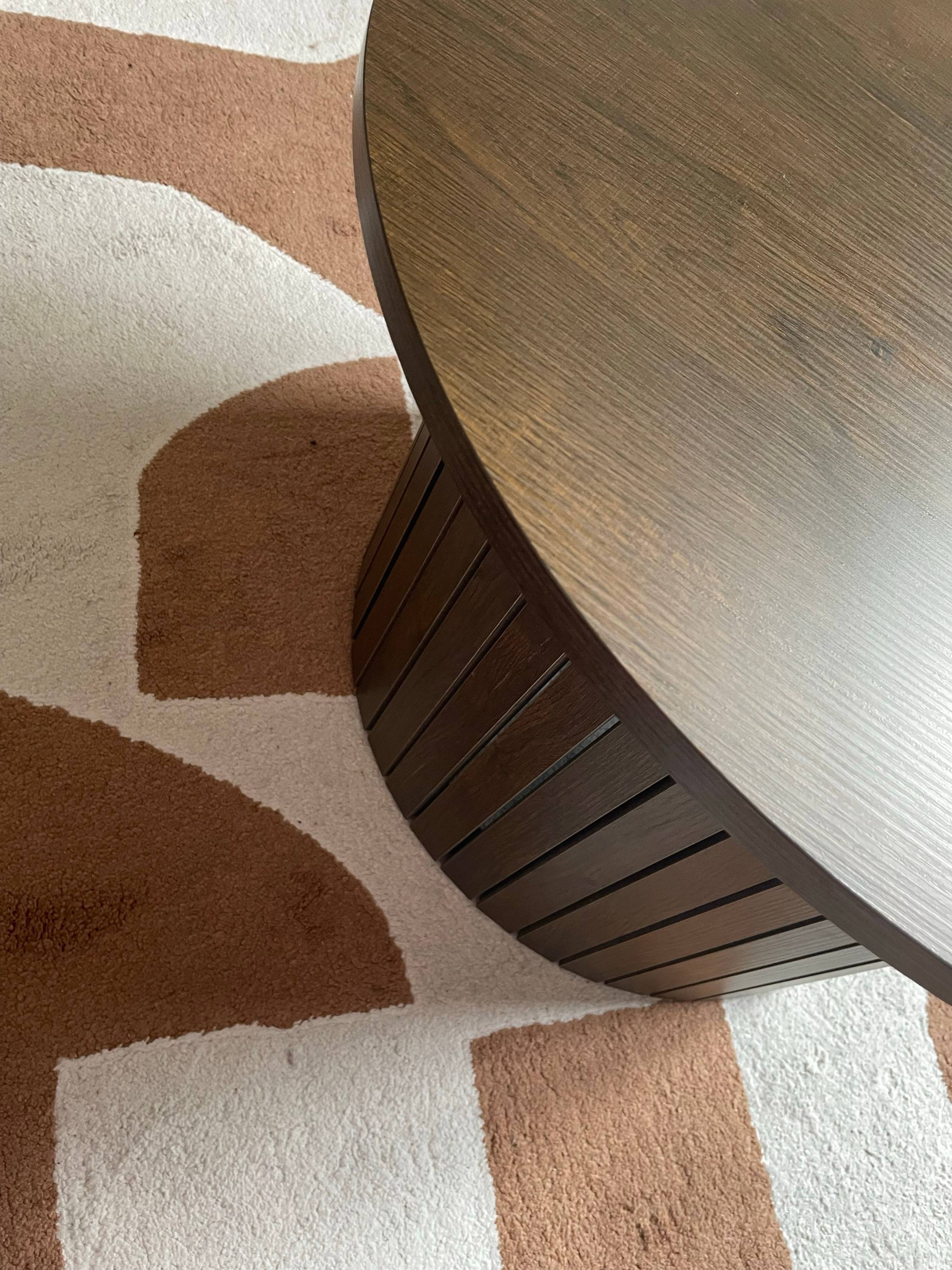 Vends table basse ronde en bois foncé