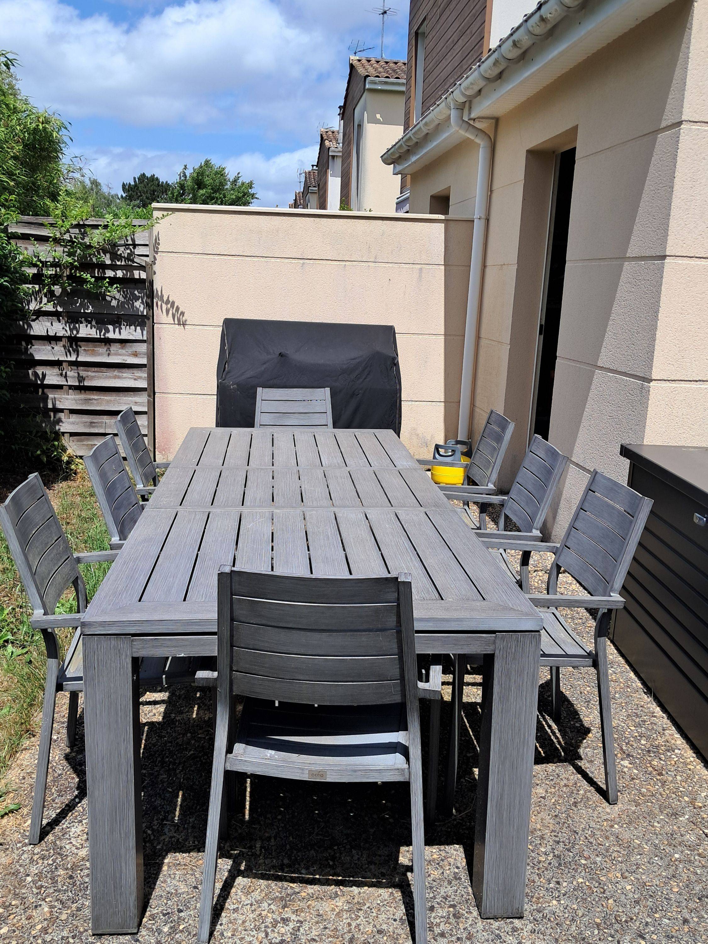 Vends table alu à rallonges et chaises de jardin