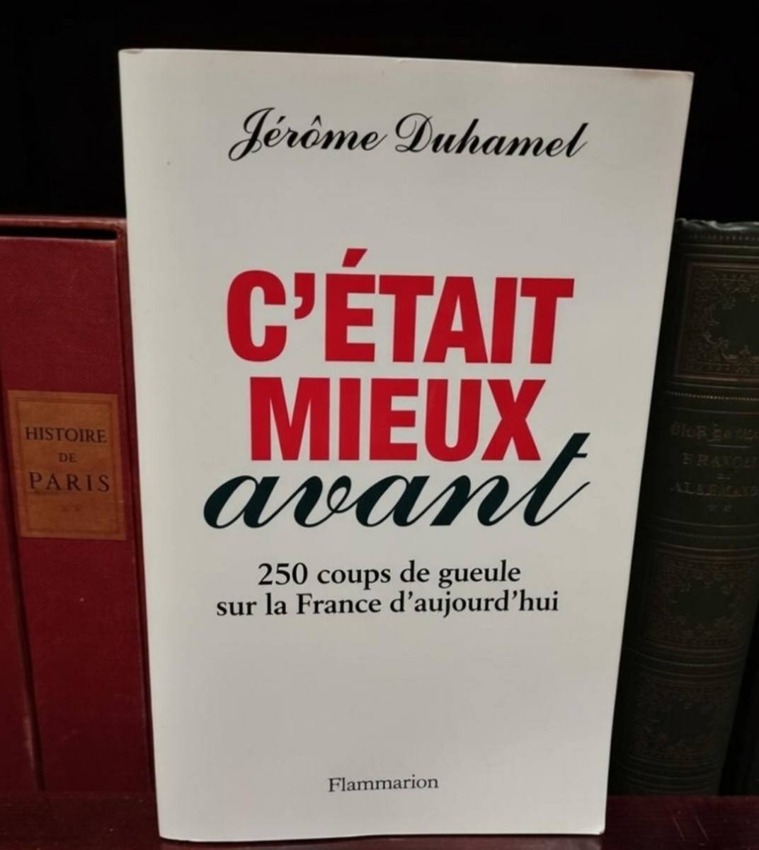 Je vends ce livre "C’était mieux avant" de Jérôme Duhamel, une collection de 250 coups de gueule sur la France