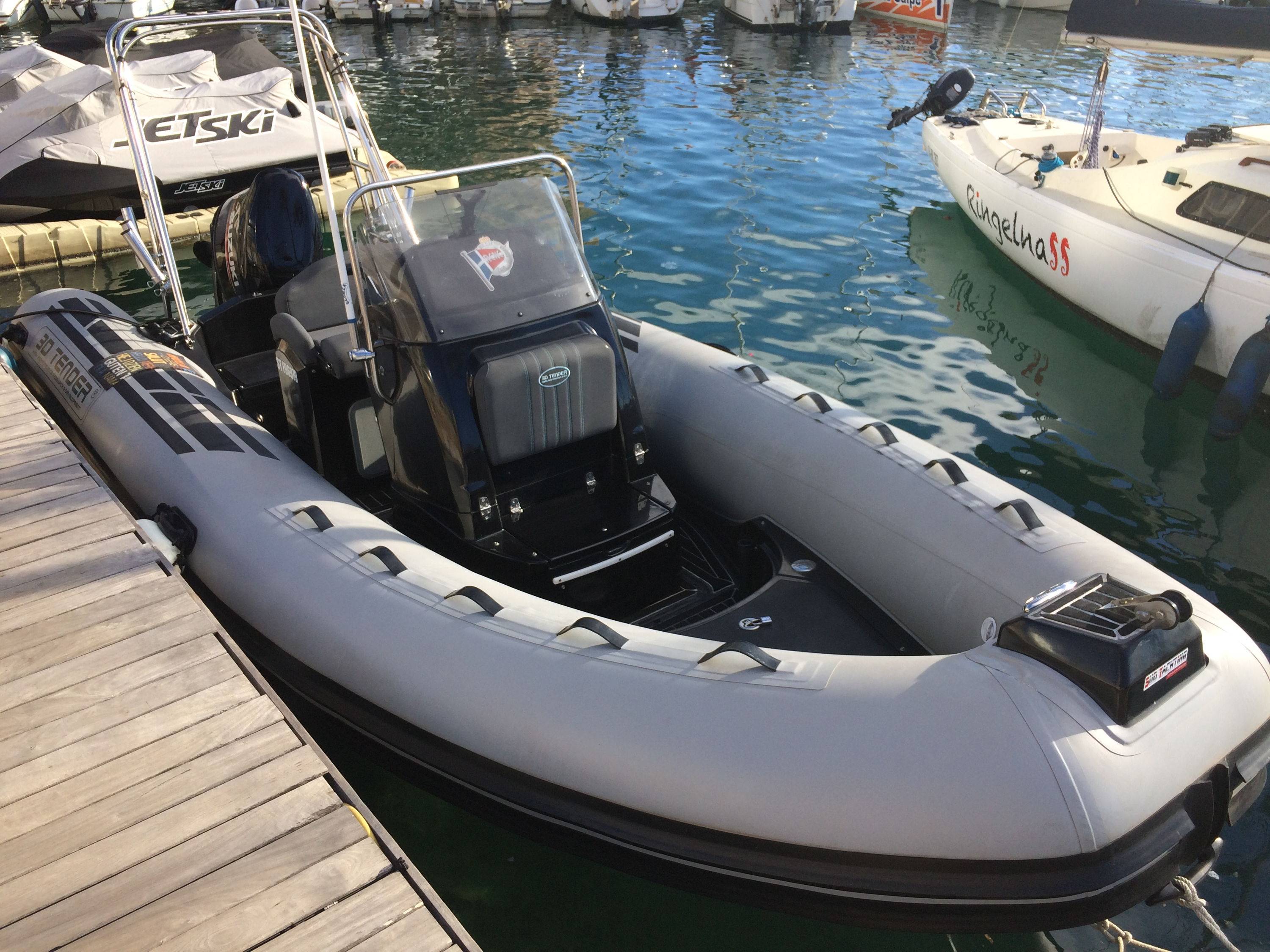 A vendre bateau semi-rigide