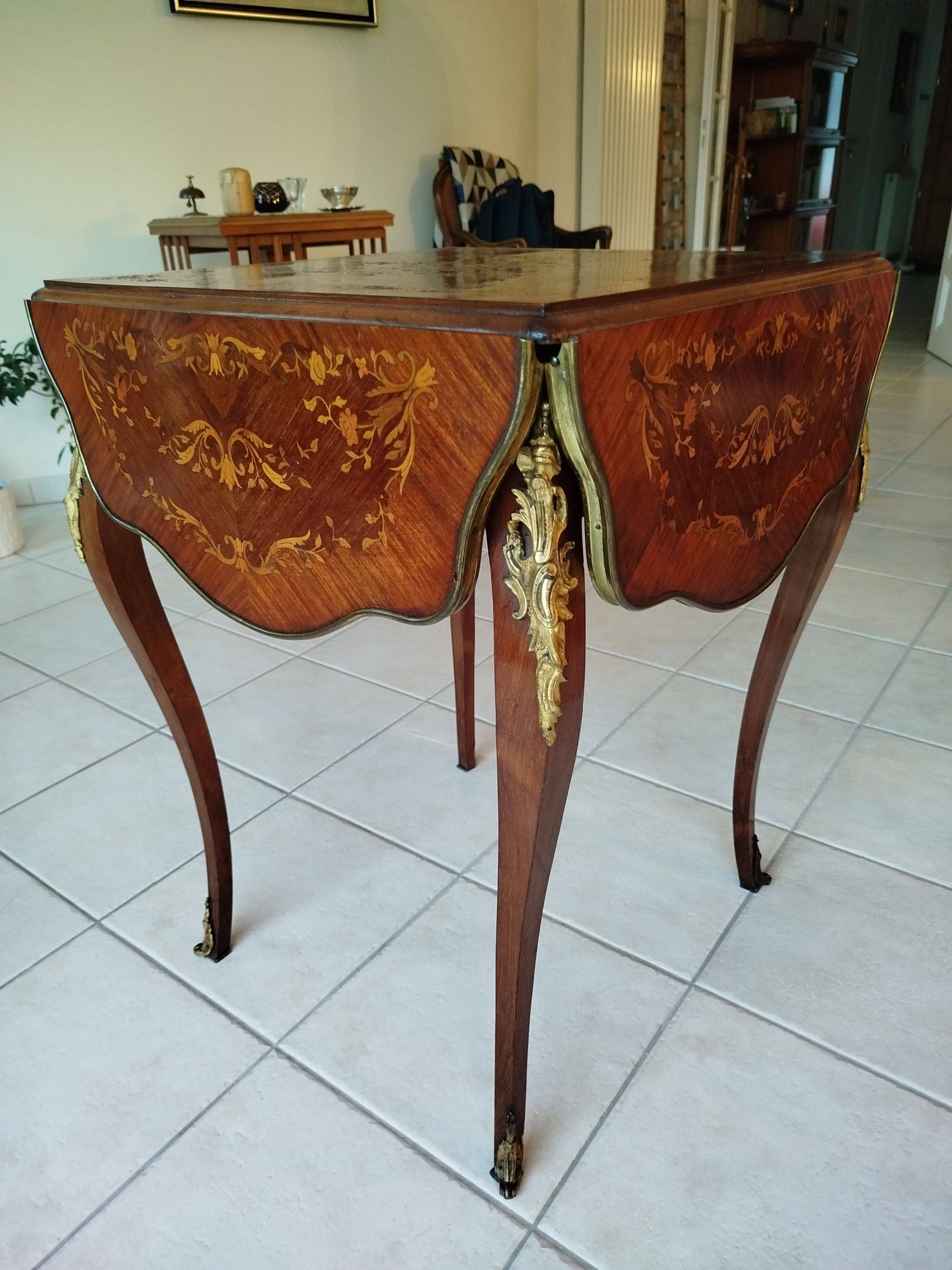 Vends table ancienne en marqueterie