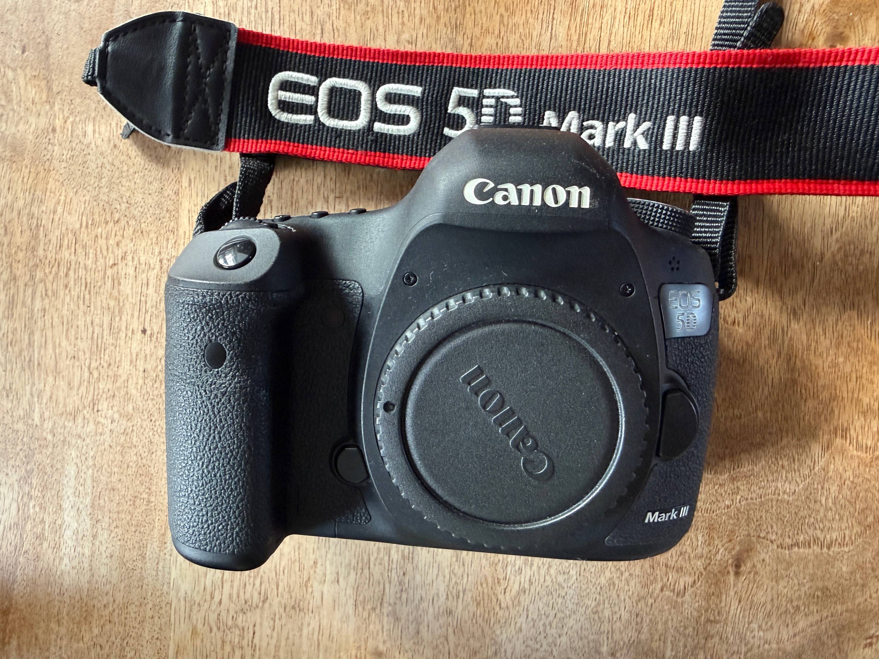 Canon EOS 5D Mark III – État exceptionnel – Moins de 100 déclenchements Je vends mon Canon EOS 5D Mark III en