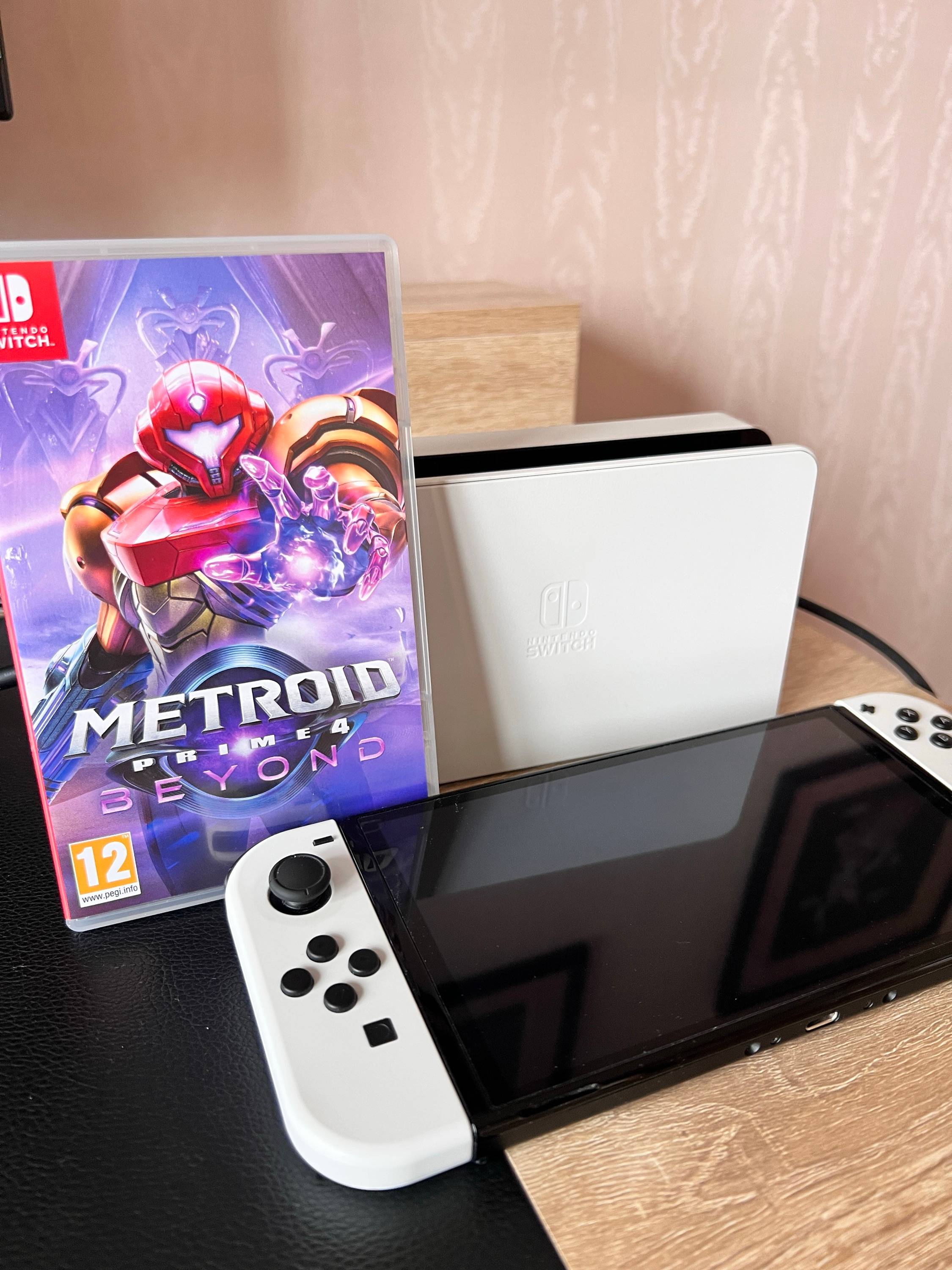 Vends Switch Oled + jeu Metroid Prime