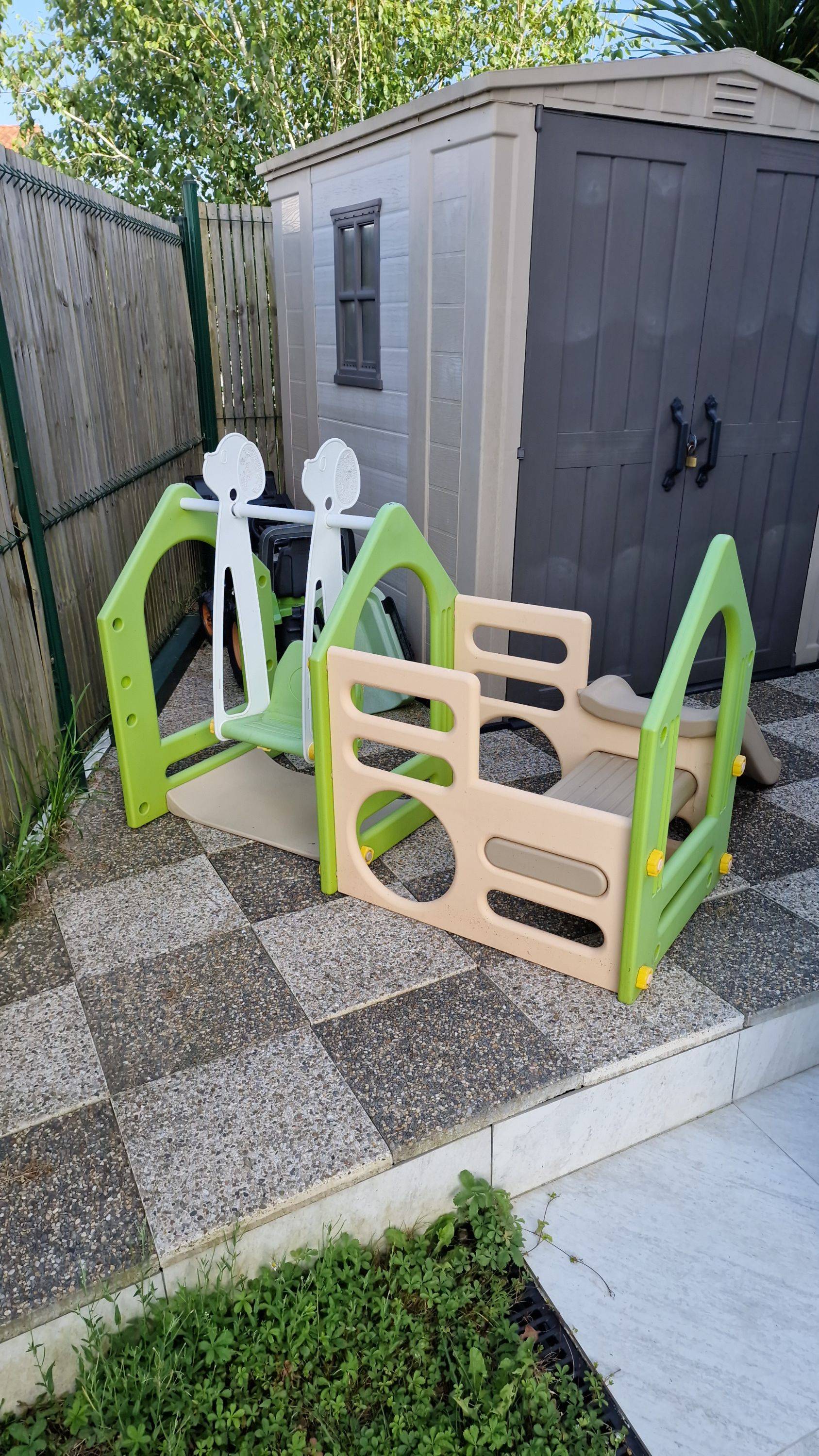 Vends balançoire toboggan enfant jusqu’à 4 ans