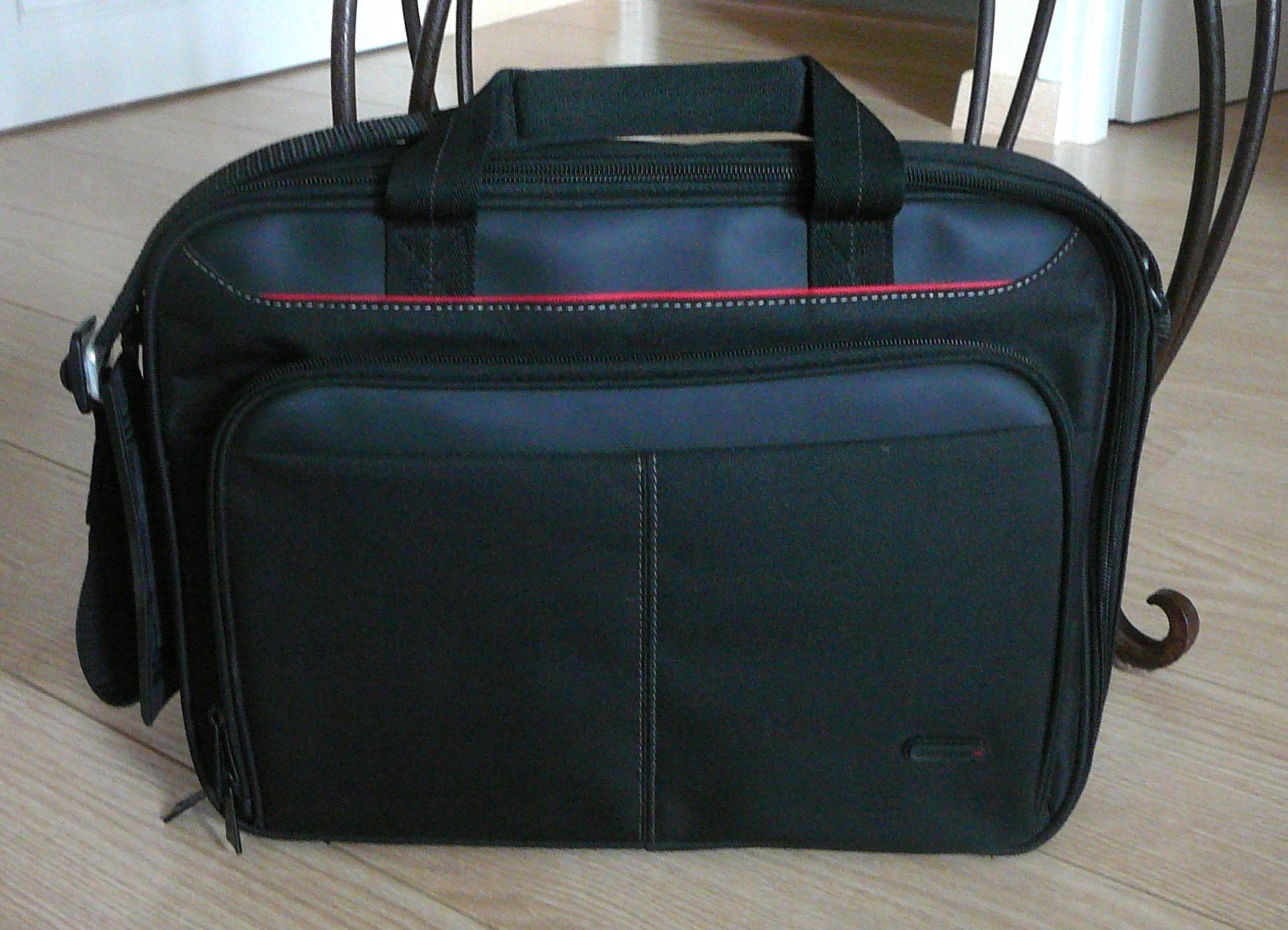 Vends malette de transport (PC portable 15 pouces) - neuve