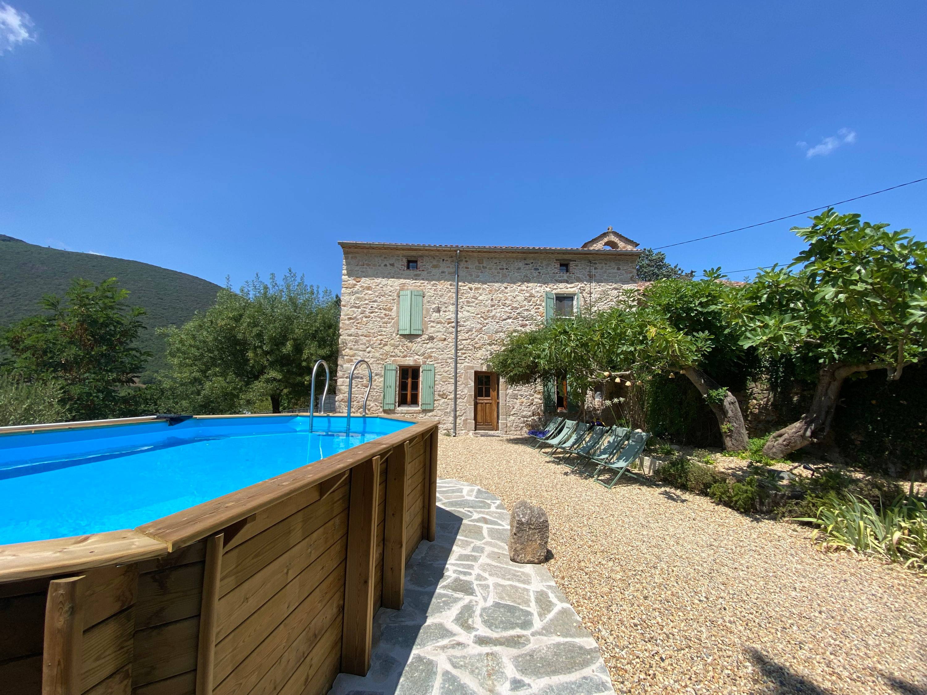Loue maison de charme rénovée dans le Haut-Languedoc - 12 couchages - piscine, wifi, climatisation