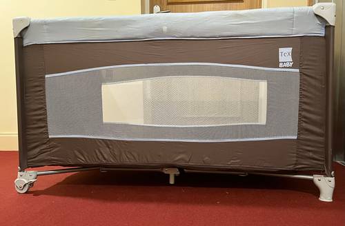 Vends lit parapluie et son matelas