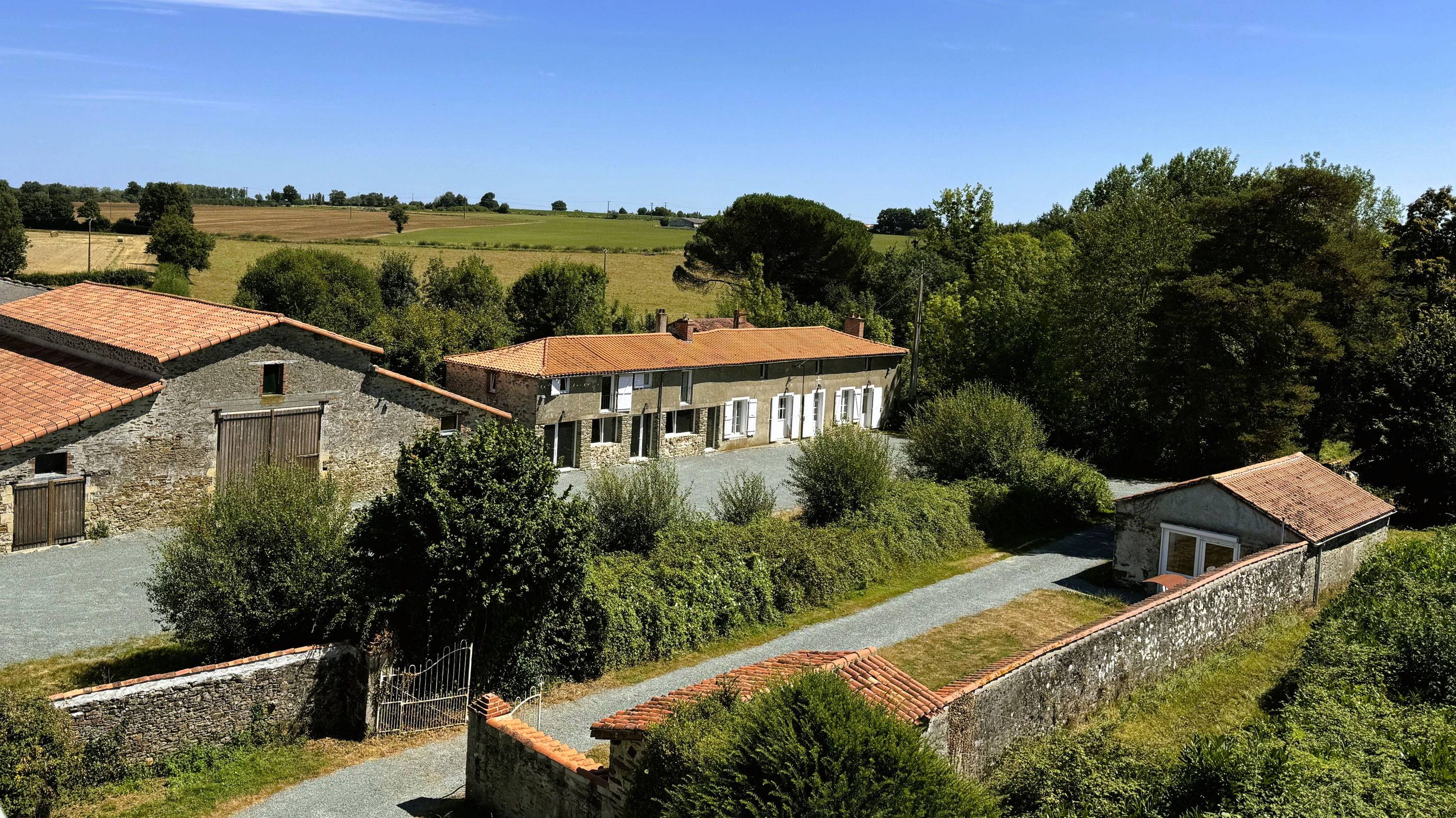 Loue 7 Gites à côté du Puy du Fou (de 1 à 35 couchages, à partir d’une nuit) Vendrennes (85)