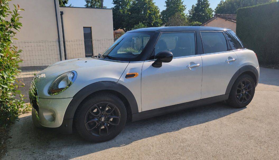 MINI Cooper 5 portes – Finition Chili – Toit ouvrant – 106 000 km – 9 900 €