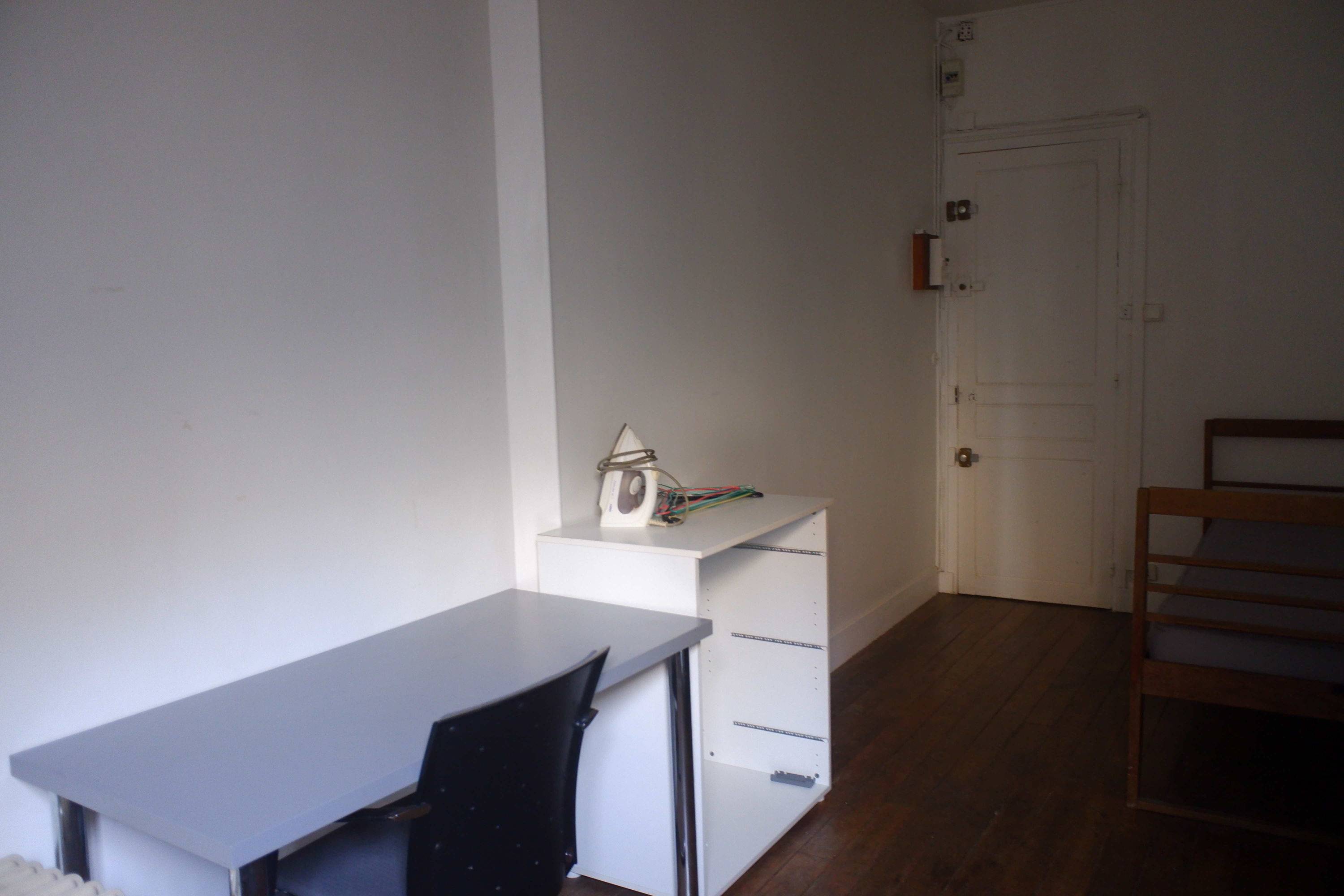 Proche Janson de Sailly Paris 16ème loue chambre de service