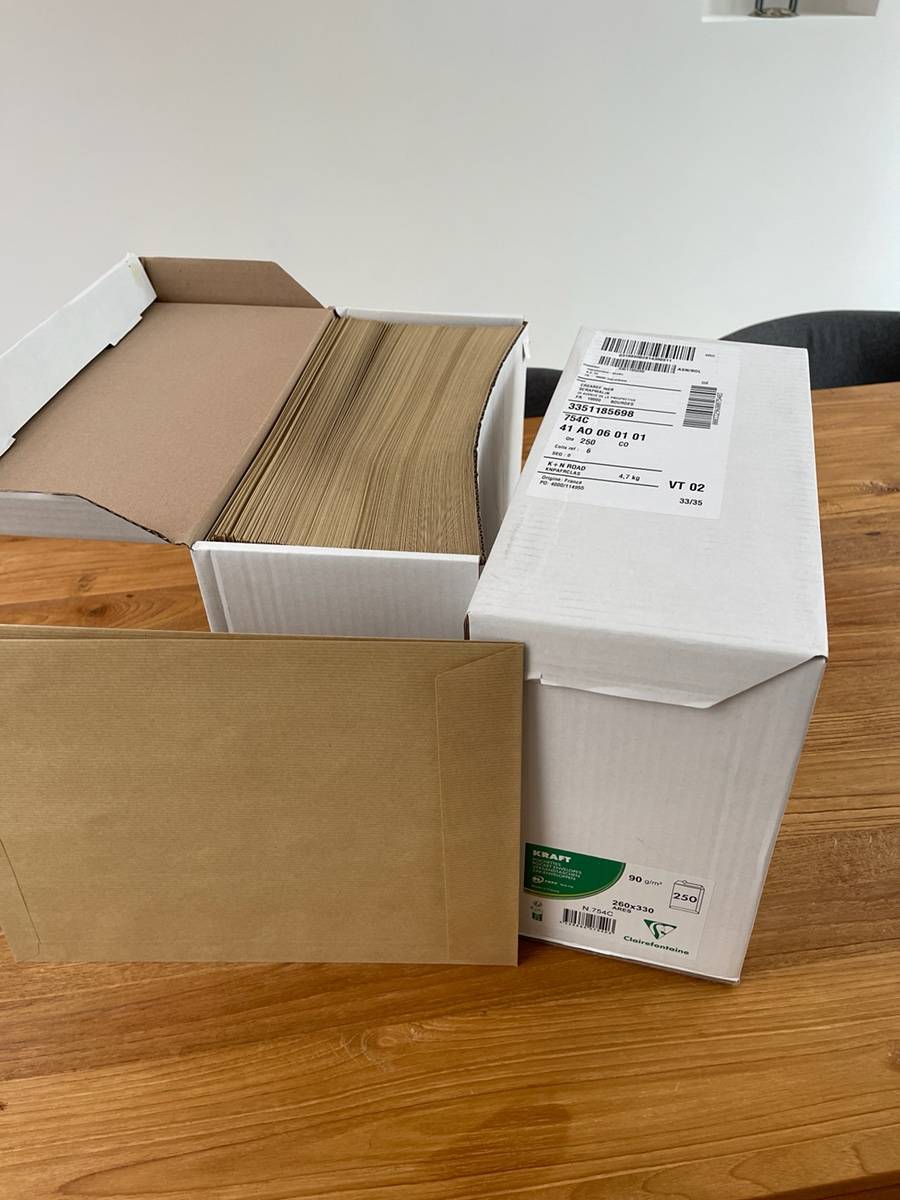 Vends boîte de 250 enveloppes kraft 26x33cm
