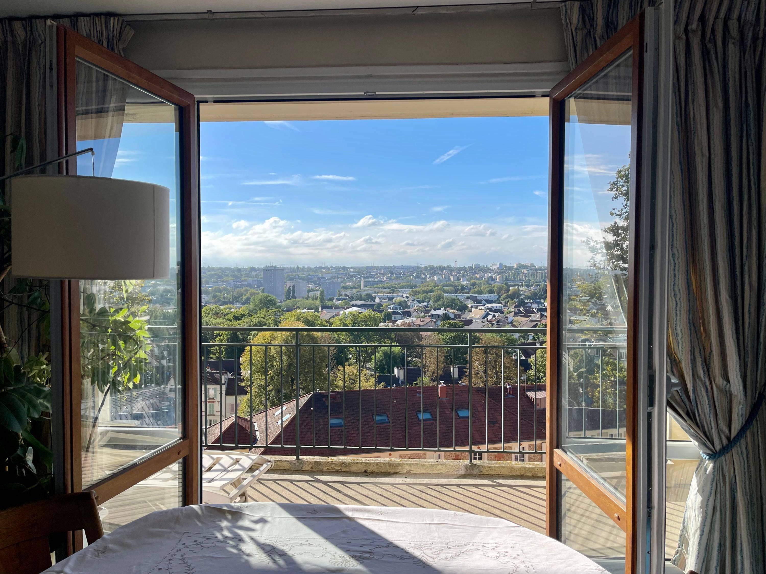 Loue un appartement meublé, calme, spacieux et lumineux de 115m² à Antony (92), dans un parc, à 5mn du RER