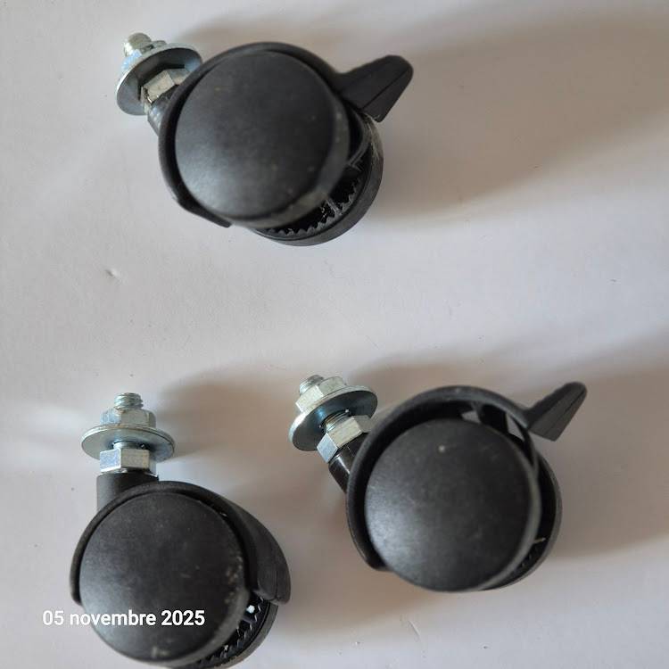 Lot de 4 roulettes dont 2 2 avec frein