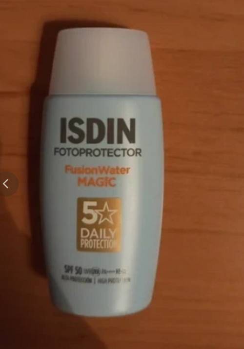 Isdin crème solaire Fusion Water Magic Crème solaire visage ultra-légère SPF50 - 50 ml Neuve