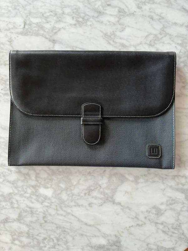 Vends pochette d’ordinateur ou porte-documents Dunhill cuir et synthétique noir et gris état neuf