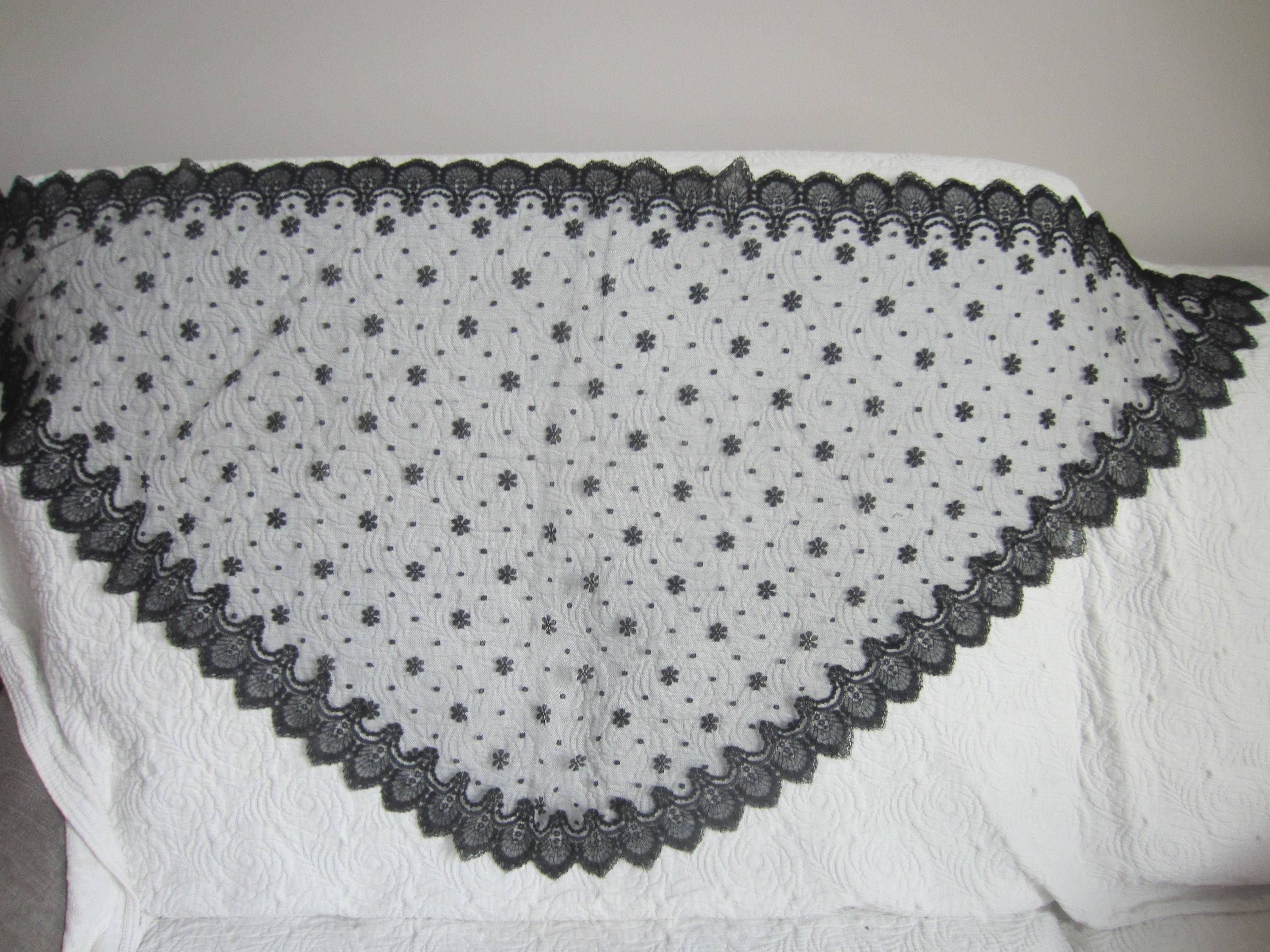 MANTILLE non portée en dentelle fine noire