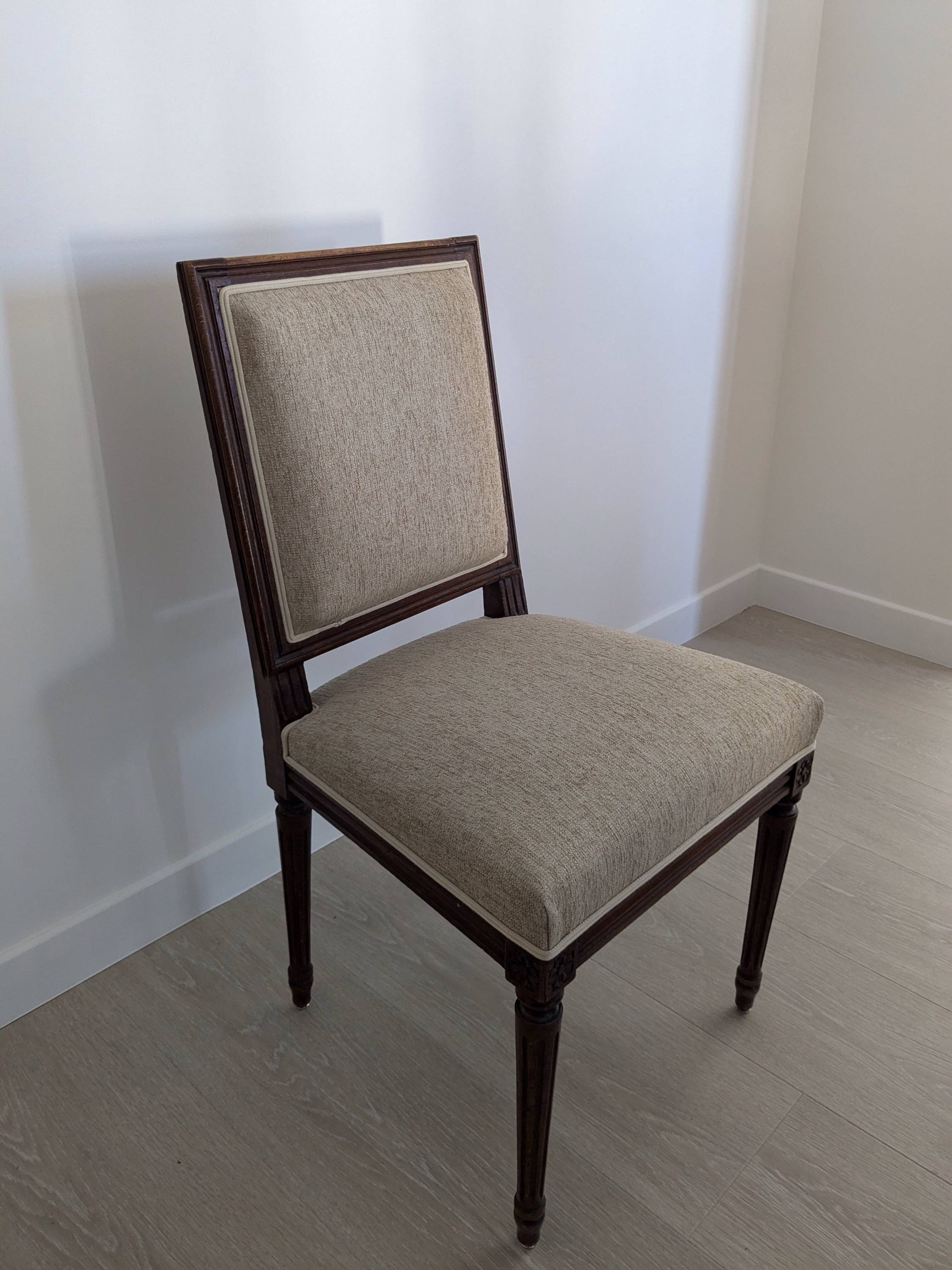 Vends 6 chaises refaites à neuf