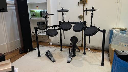 Vends Kit de Batterie Electronique Alesis Nitro Drum Module