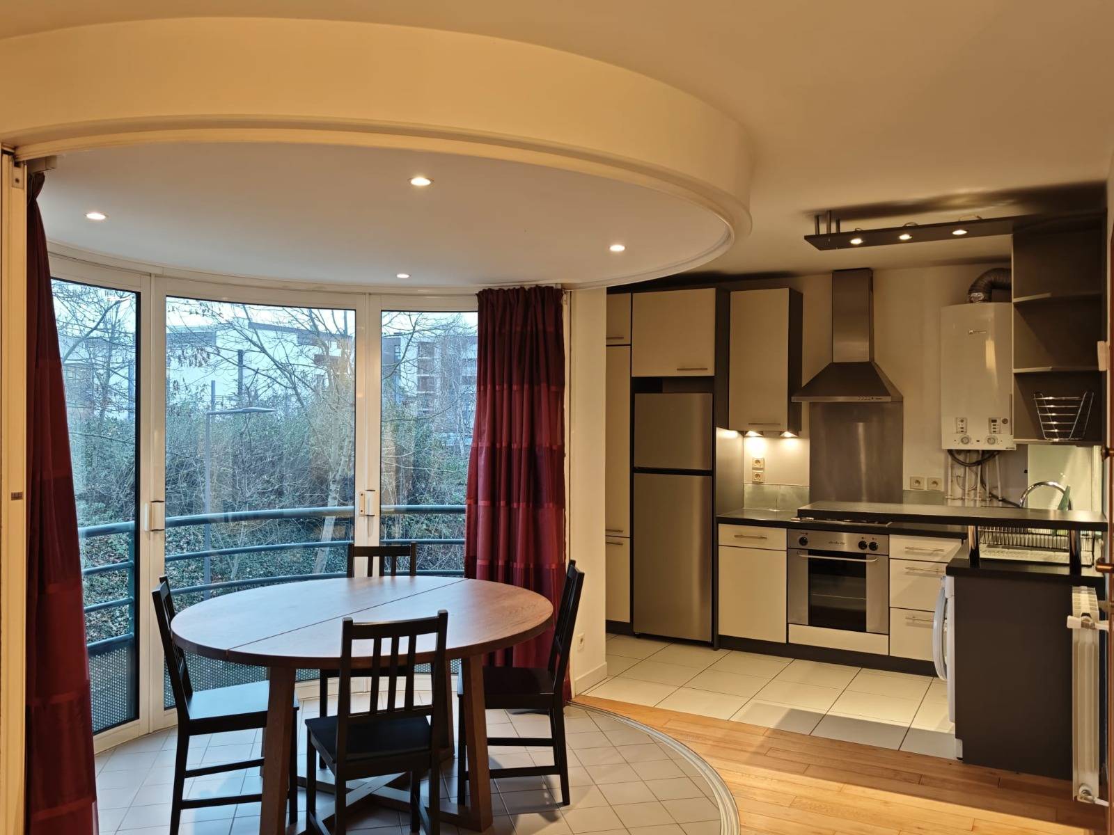 Grand appartement T2 meublé 48m² Parking Cave inclus. Disponible de suite