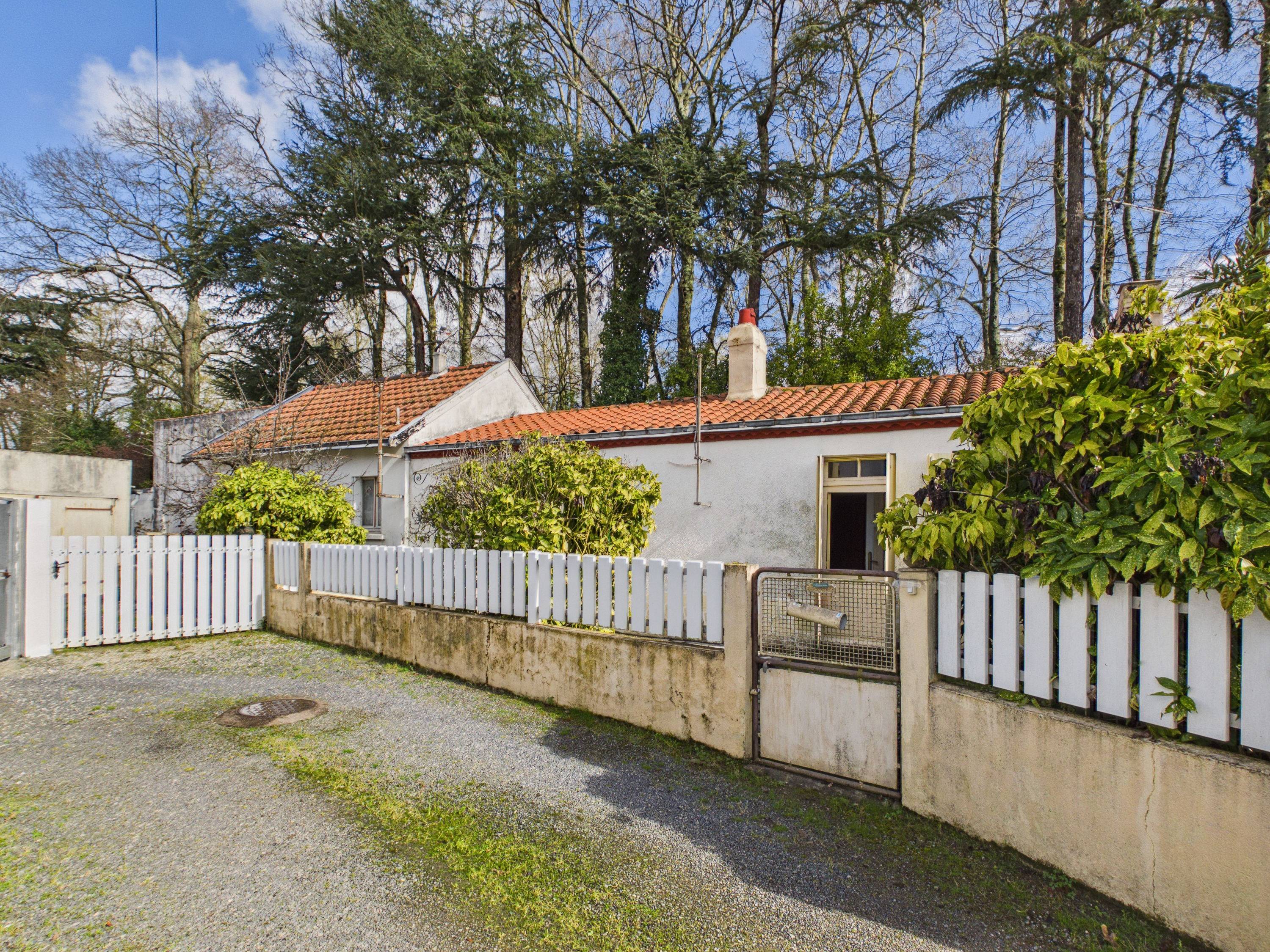 Vends maison à fort potentiel - 88m² - fond d’impasse avec jardin et dépendance à réinventer entièrement