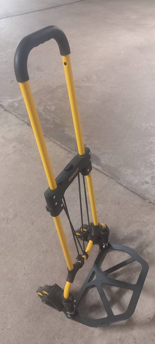 Vends petit diable pliant monte-escaliers Stanley