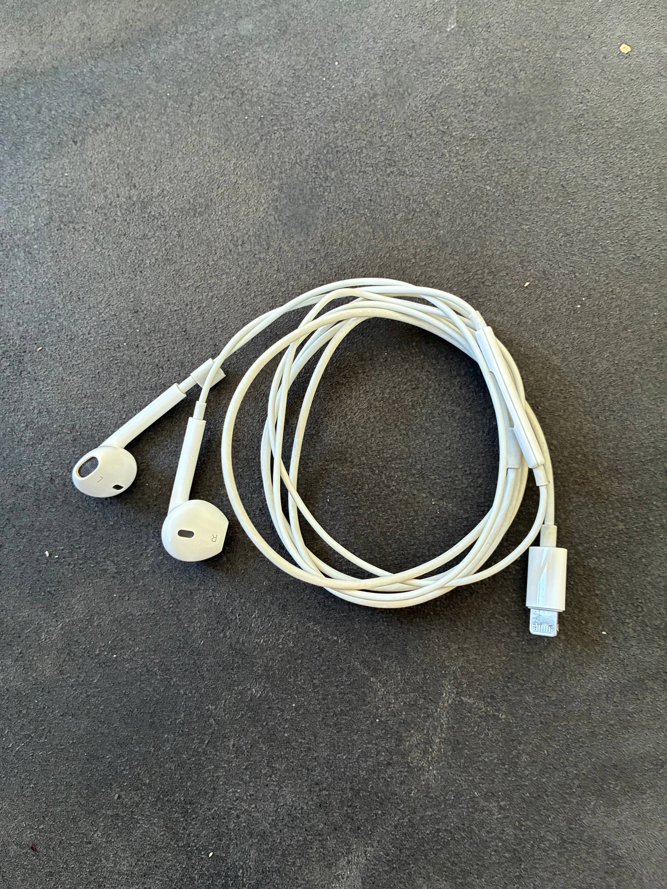 Vends écouteurs Apple EarPods Lightning – comme neufs – achat récent Apple