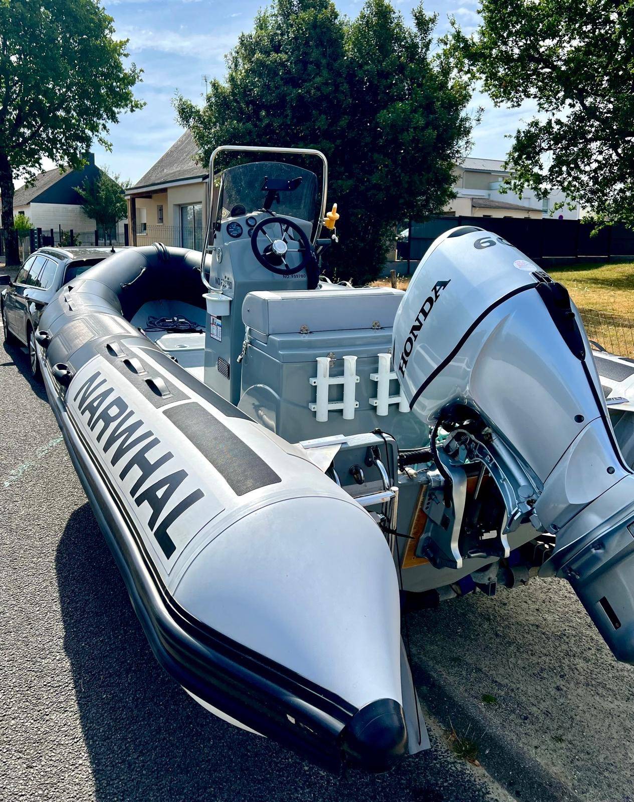 Vends bateau semi-rigide NARWHAL HD550 5,4 m – moteur Honda 60 CV – Remorque SUN WAY - Très bon état