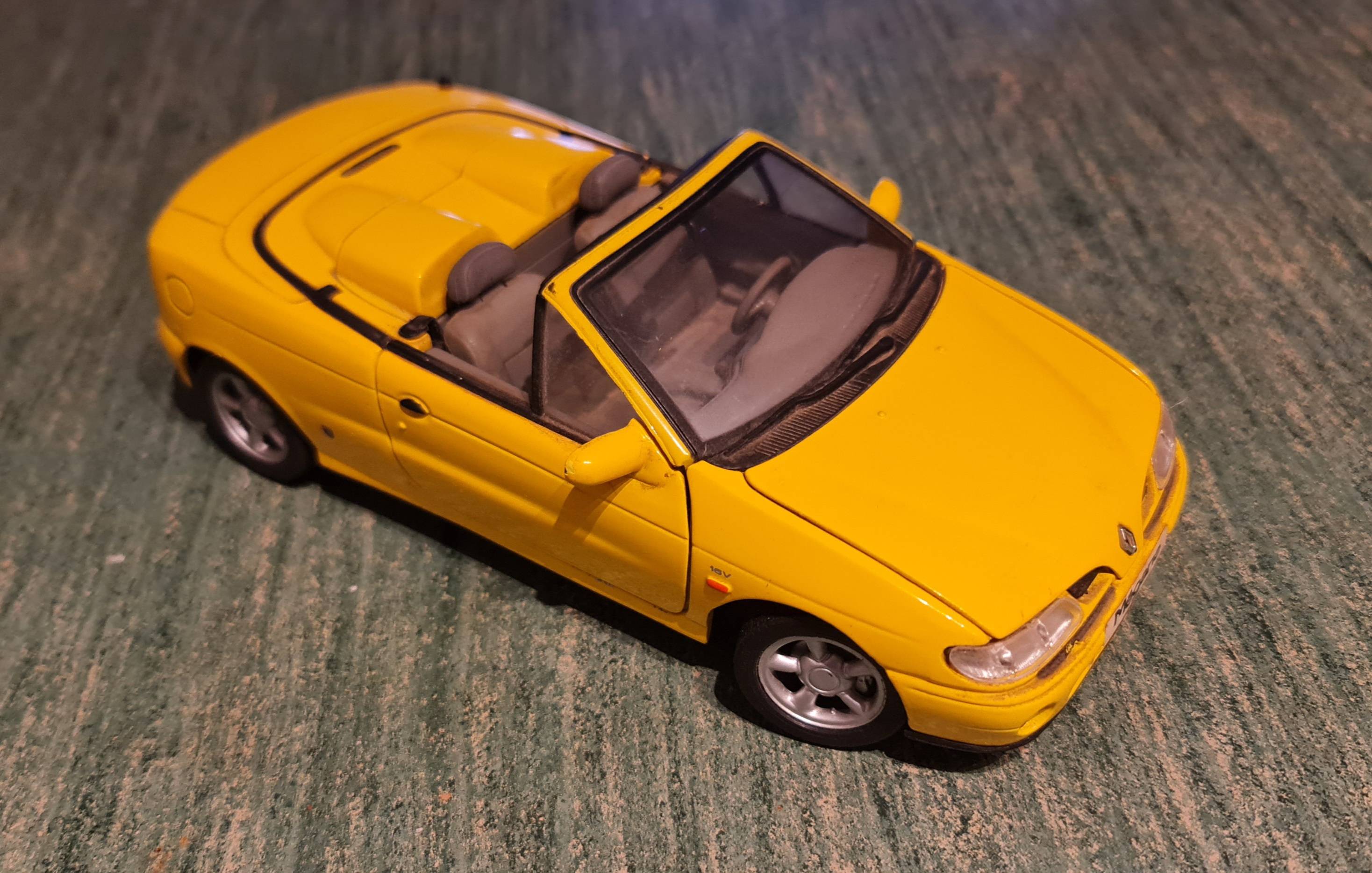 Tres rare RENAULT MEGANE SPEEDSTER 2.0L 1997 JAUNE