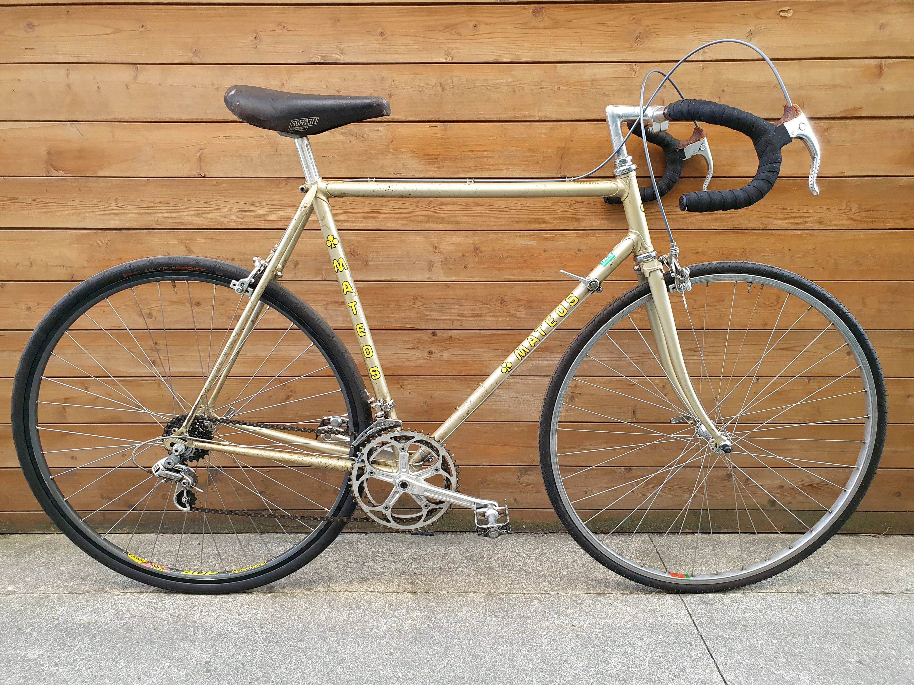 RESTAURÉ vélo course MATEOS / SHIMANO 600 Arabesque / Cadre acier taille M pour 1.74m à 1.79m