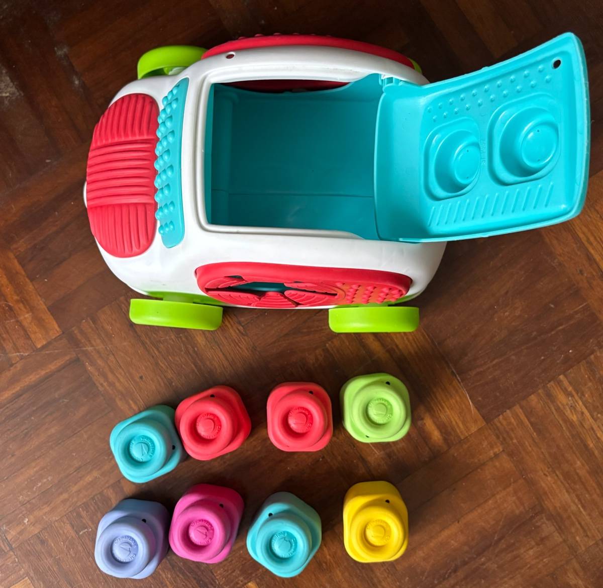 Vends voiture bébé + 8 blocs