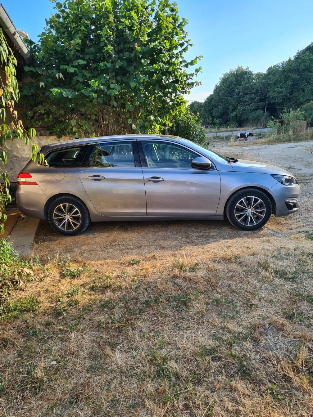Vends Peugeot 308 SW Pure Tech 130ch S&S EAT6 Allure, 2016, 129750km