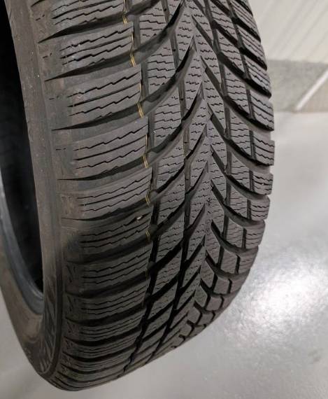 Lot de 4 pneus neige SUV Nokian SNOWPROOF 235/55R18