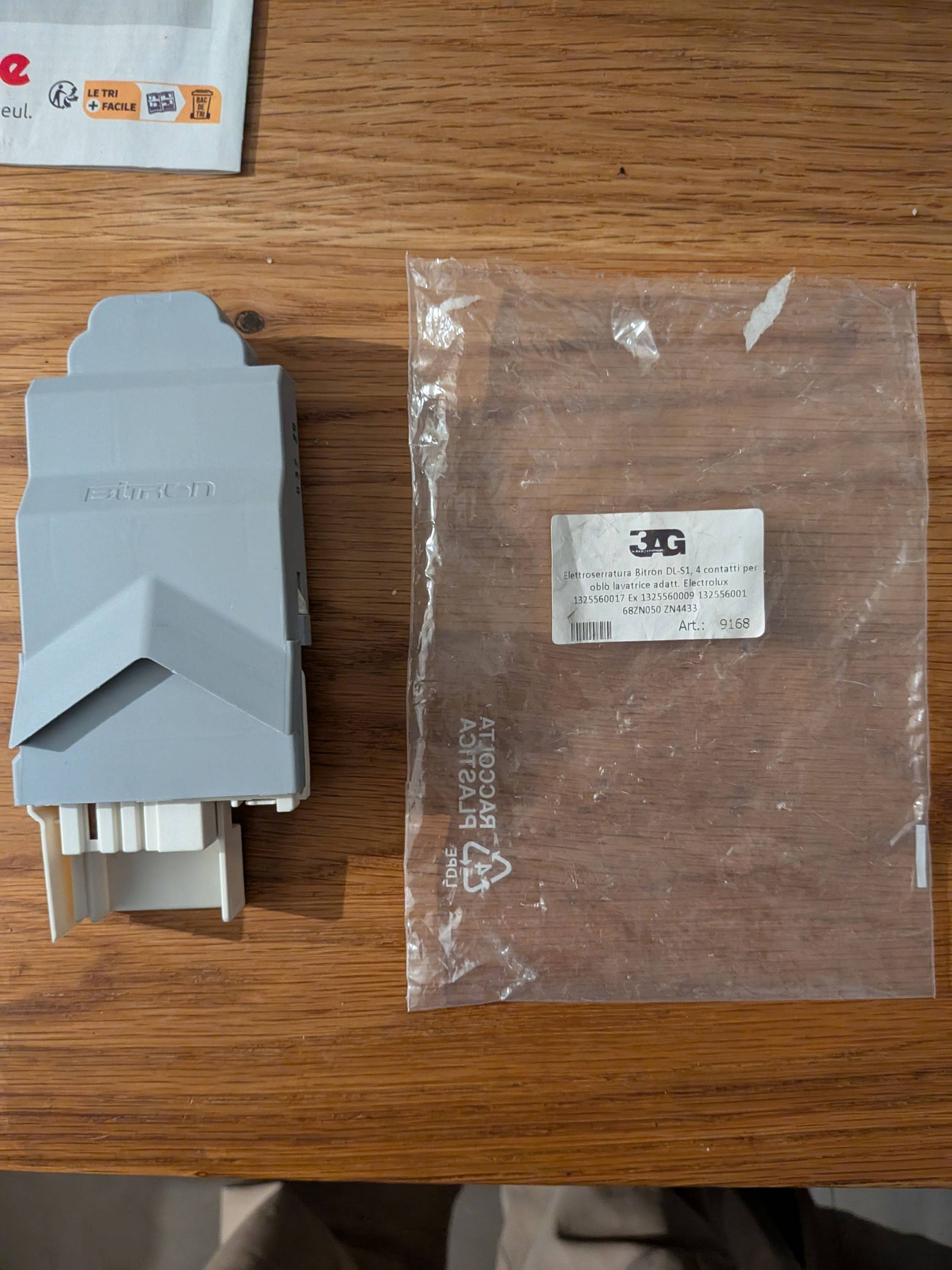 Vends sécurité de porte lave-linge Electrolux AWN14991W