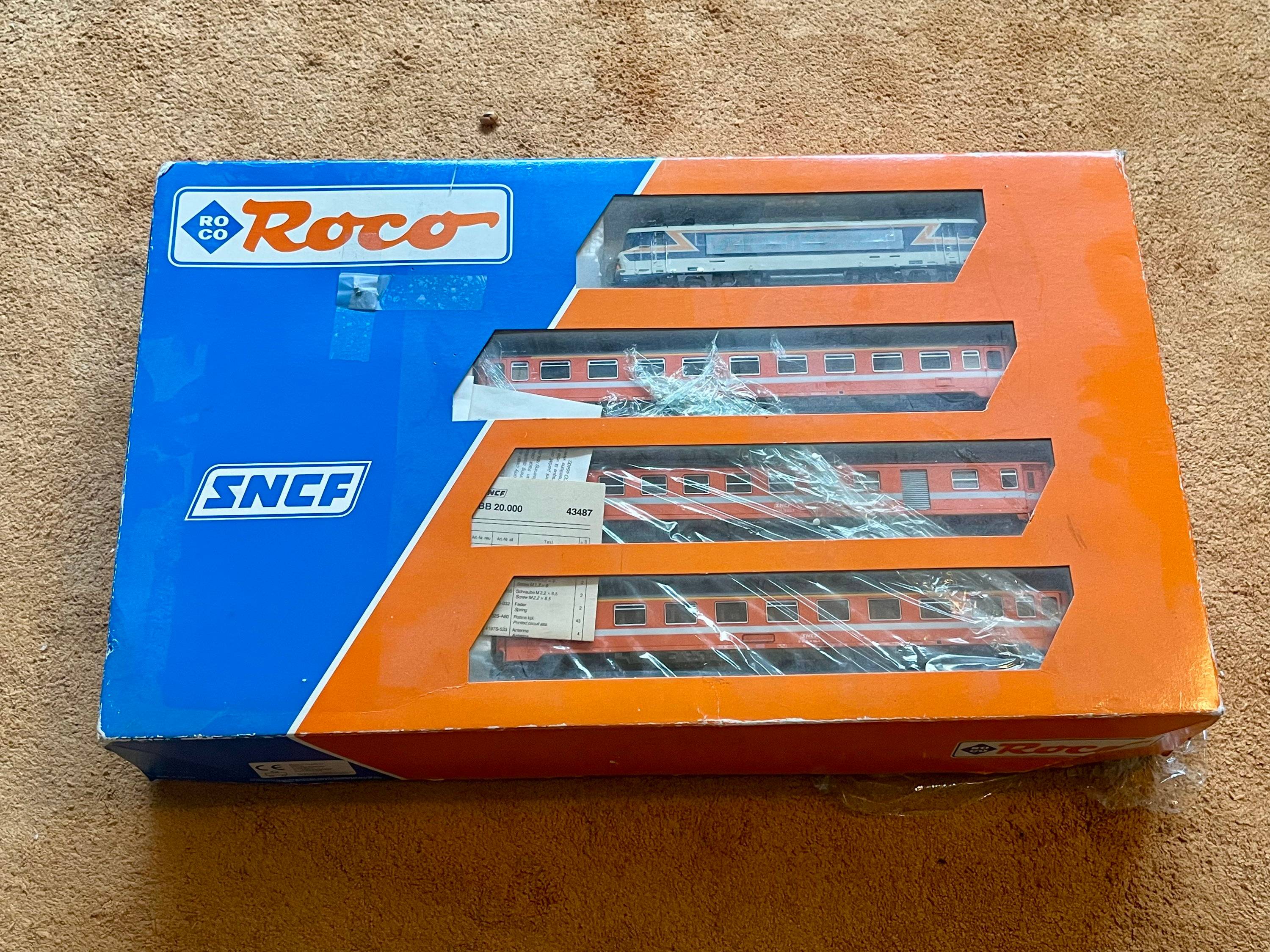 Trains miniatures ROCO - Locomotive et 3 wagons-Autriche