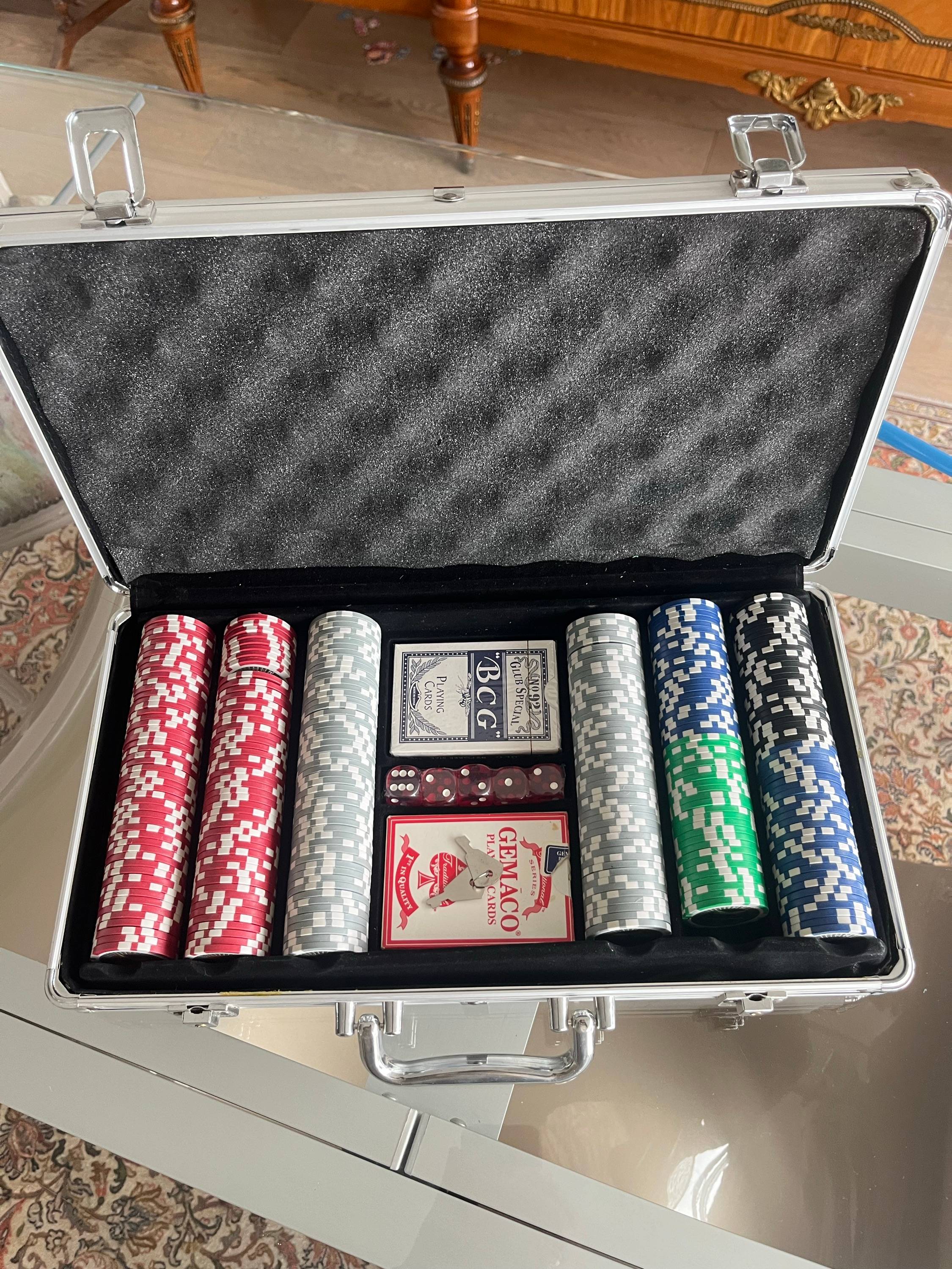 Vends valisette de jetons de jeux
