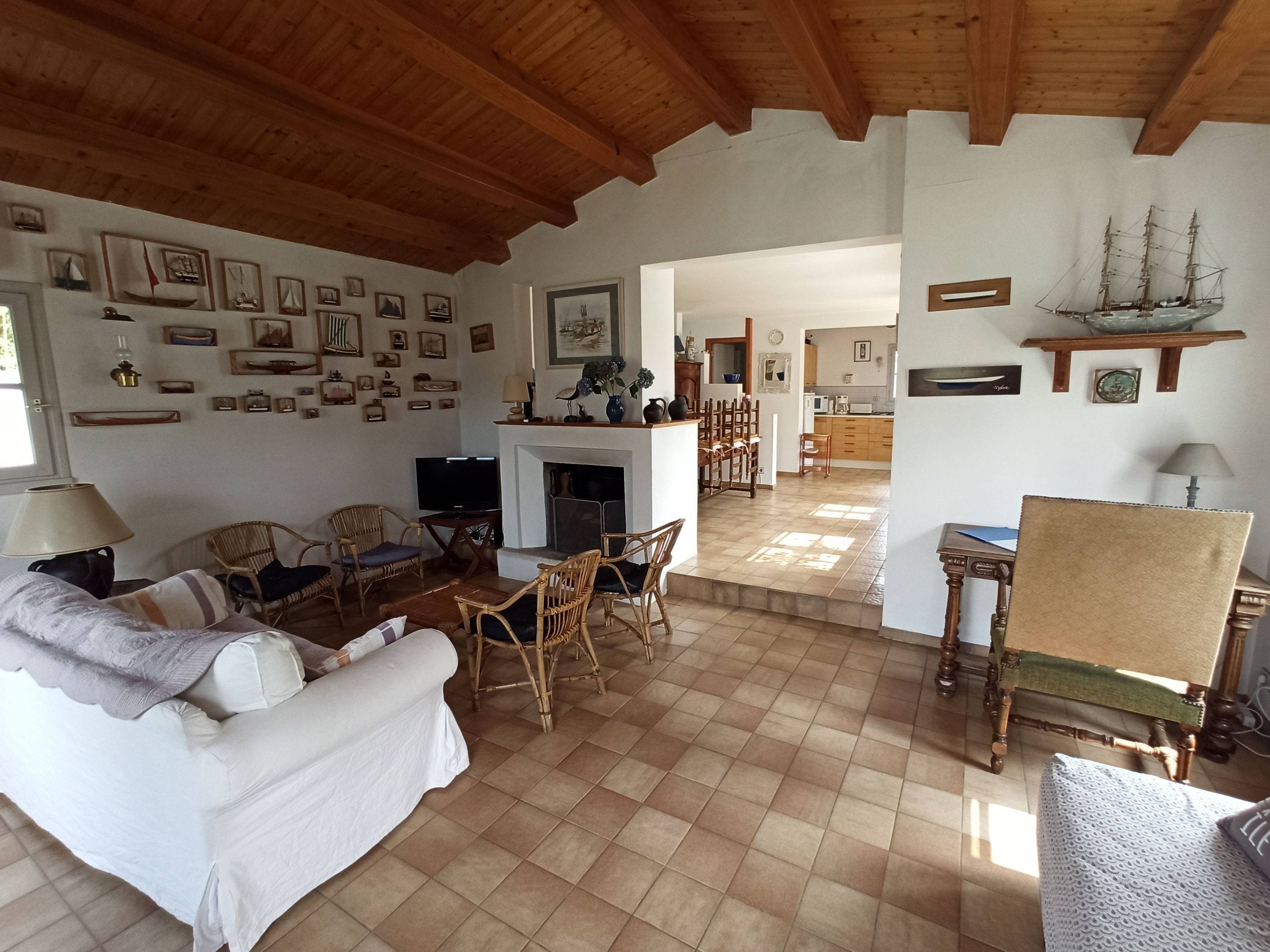 Loue maison avec jardin, idéale pour 2 familles - 9 couchages, très proche plages et village des Portes