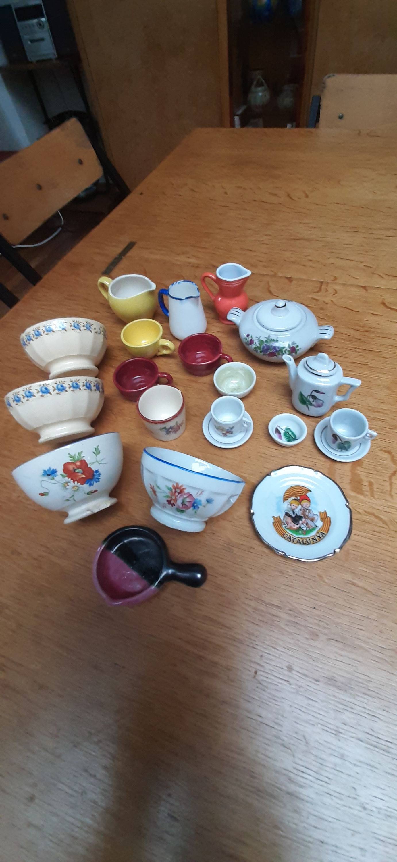 Vends lot de dînette. Faïence et porcelaine