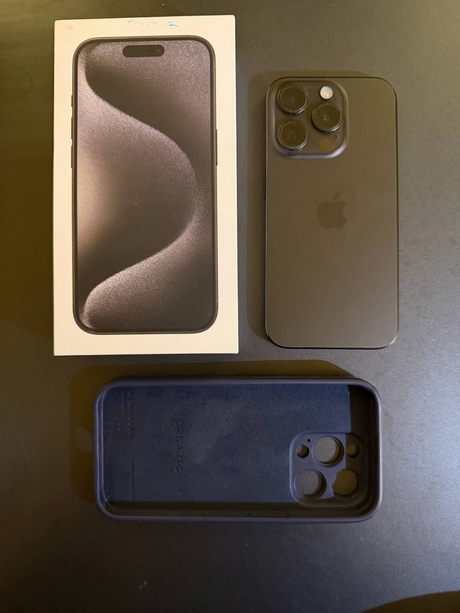 Vends iPhone 15 pro 256 Go black titanium