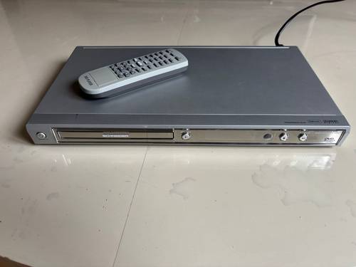 Vends lecteur DVD Schneider modèle CDV439/19