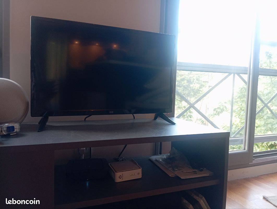 Vends téléviseur LED Listo 24 pouces en très bon état