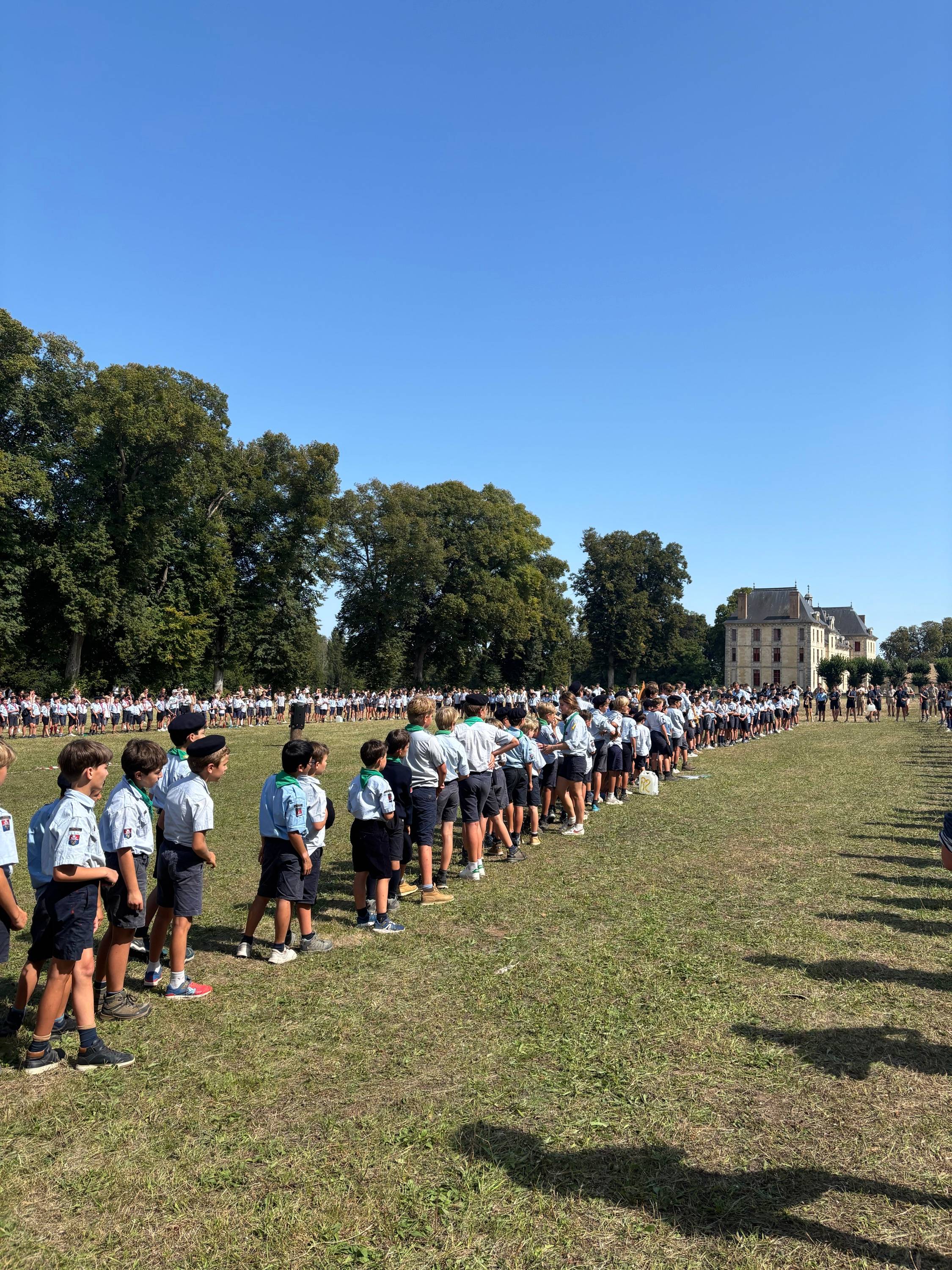 Jeunes filles proposent leur service