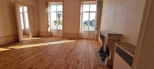 Très bel appartement 210 mètres carré, rénové, pleincentre ville à Vannes 56, garage, rue piétonne