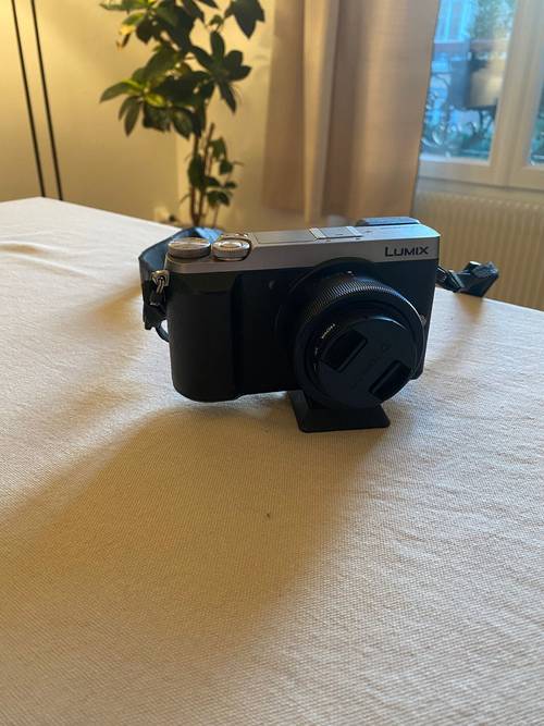 Appareil photo Lumix GX80 + objectif 12–32 mm + accessoires