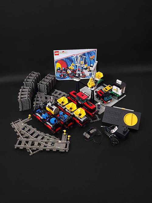 Vends Lego train de marchandises fret 4565 + rails 4520 + transfo 4548