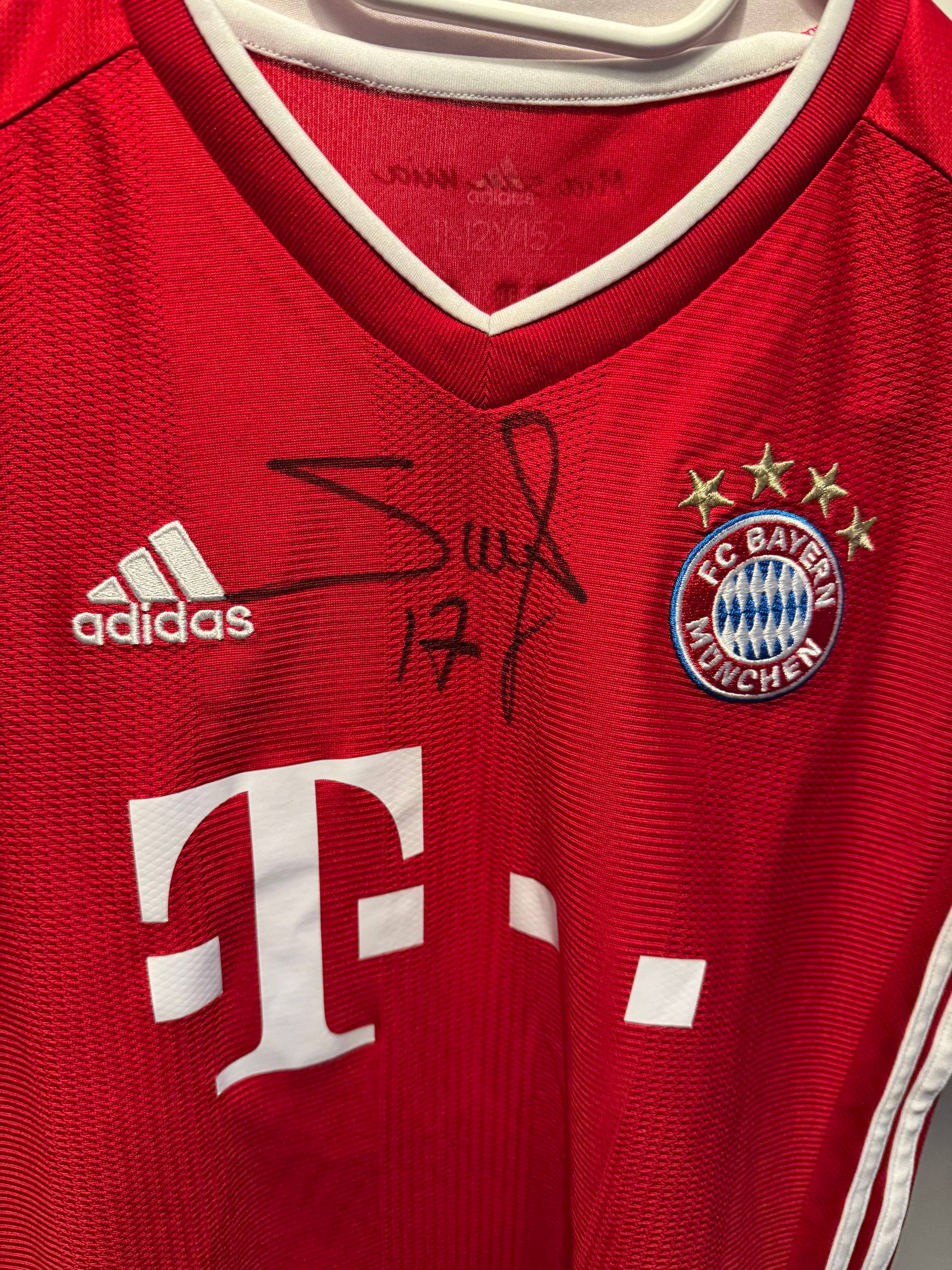 Vends maillot signé de Sadio Mané Bayern Munich taille 12 ans, joueur rencontré à Genève