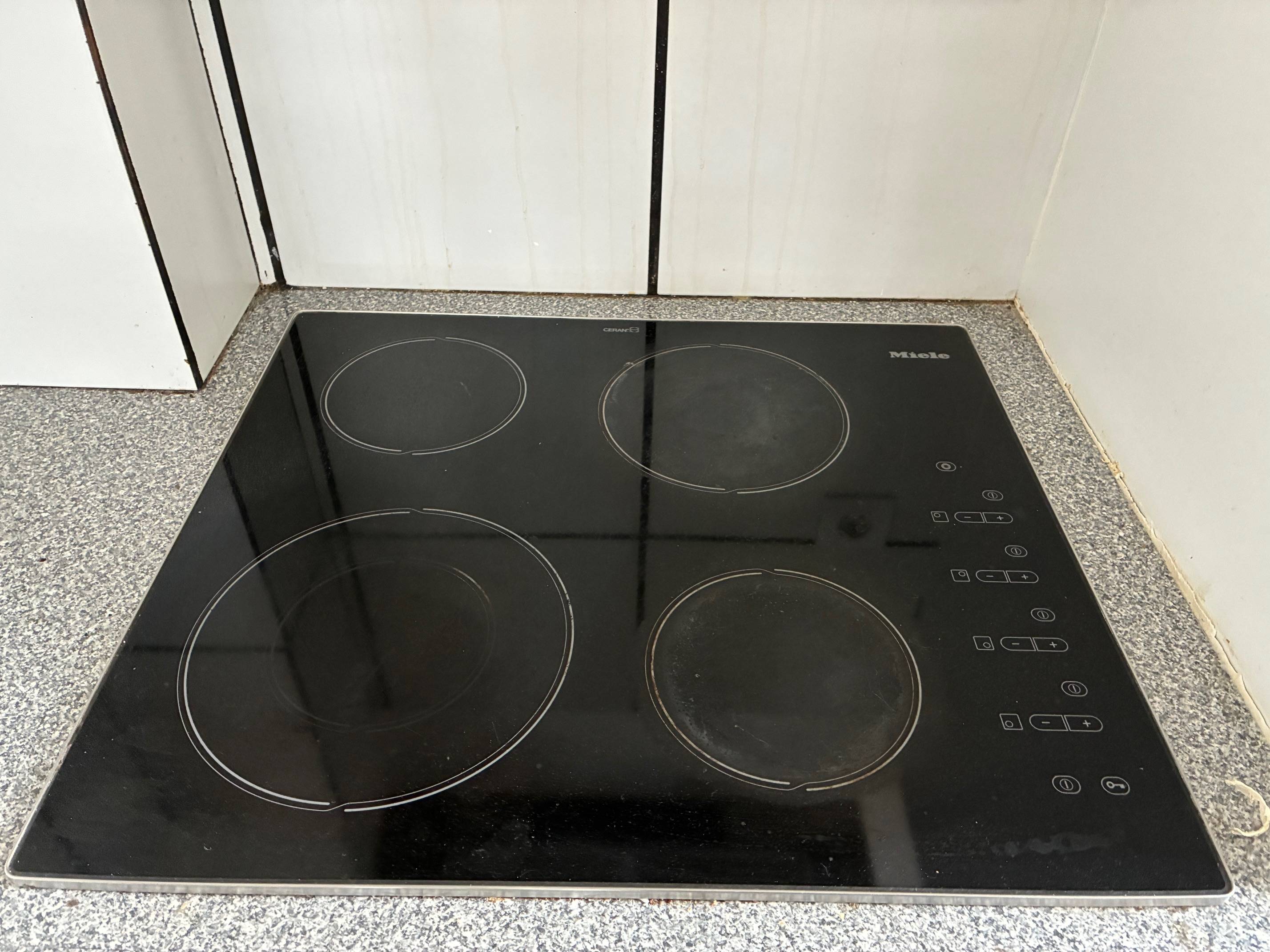 Vends plaque de cuisson vitrocéramique Miele