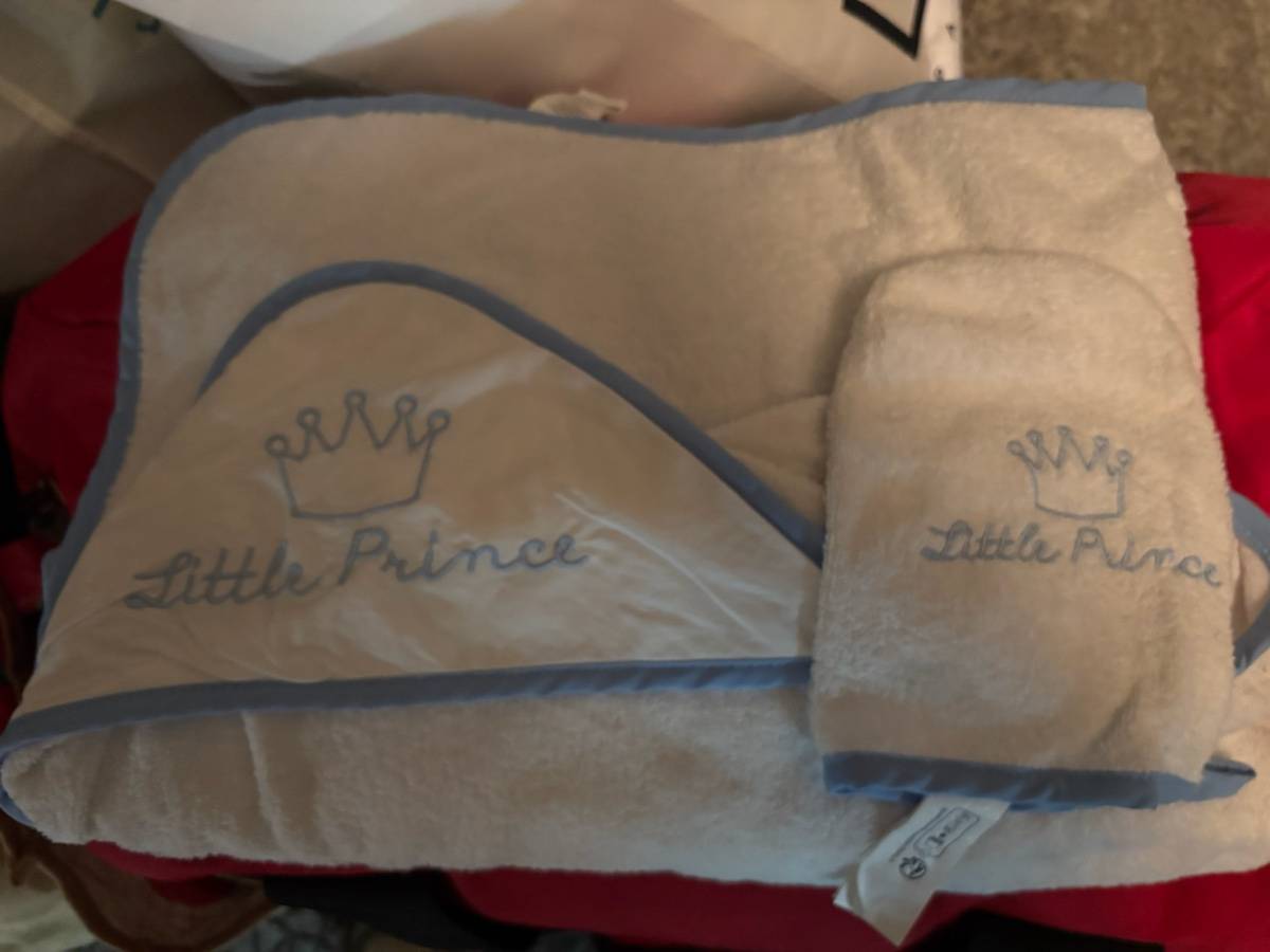 Vends cape de bain + gant de toilette bébé