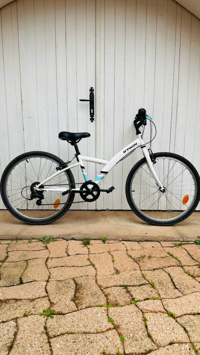 Vélo VTC BTWIN 24 pouces - très bon état