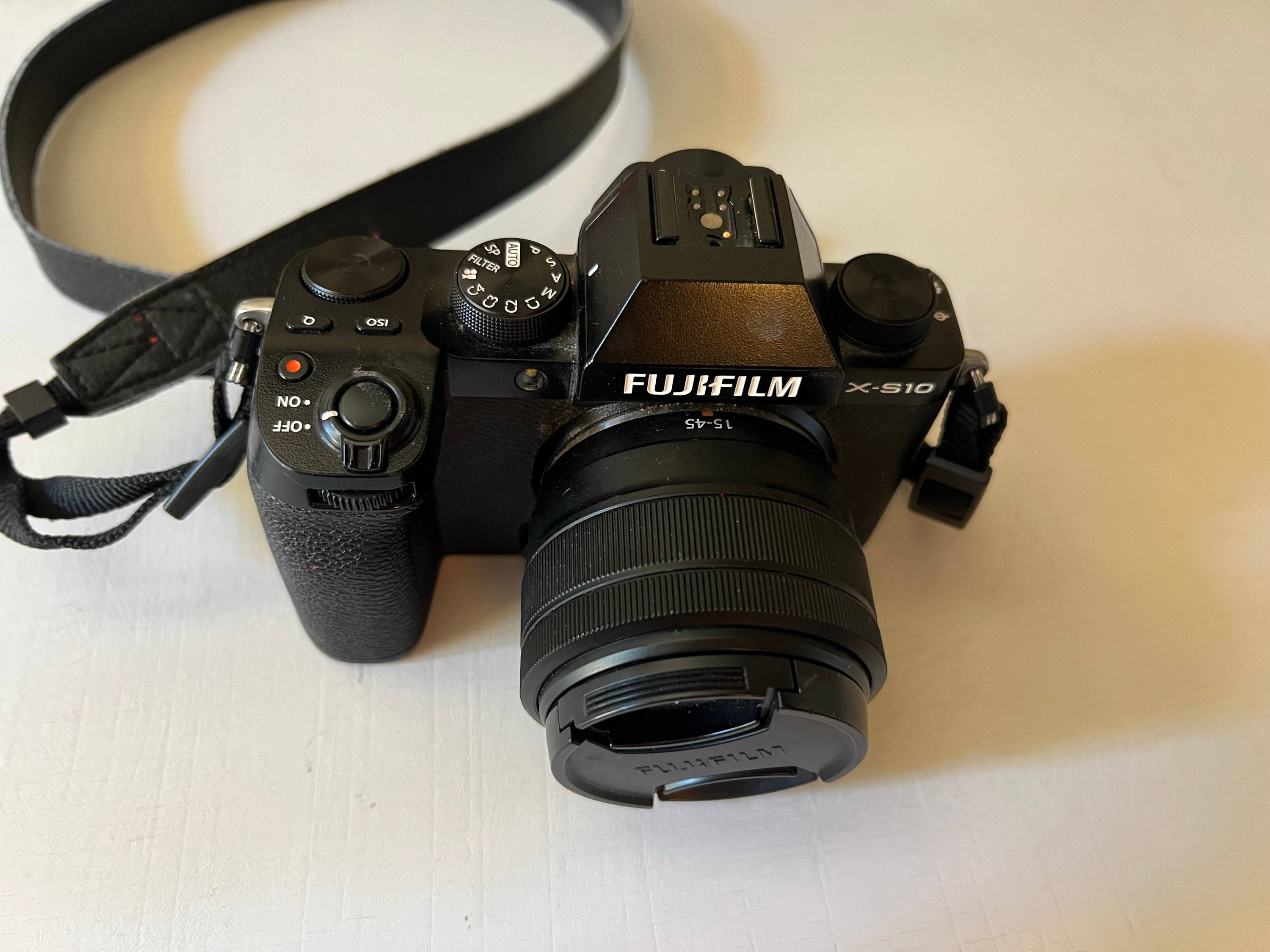 Vends Fujifilm X-S10 + objectif XC 15-45 mm – quasi neuf – kit complet